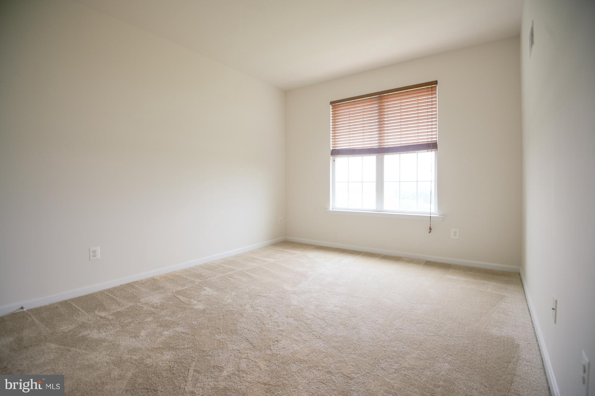 RESIDENCES AT DULLES PRK - Residential Lease