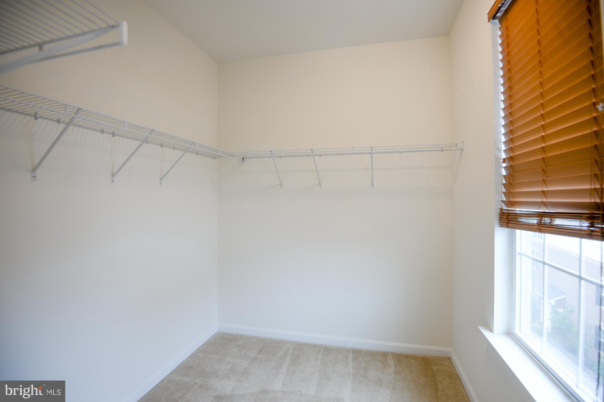 RESIDENCES AT DULLES PRK - Residential Lease