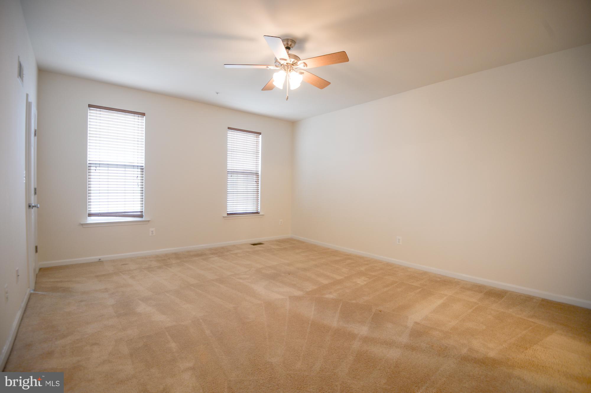 RESIDENCES AT DULLES PRK - Residential Lease