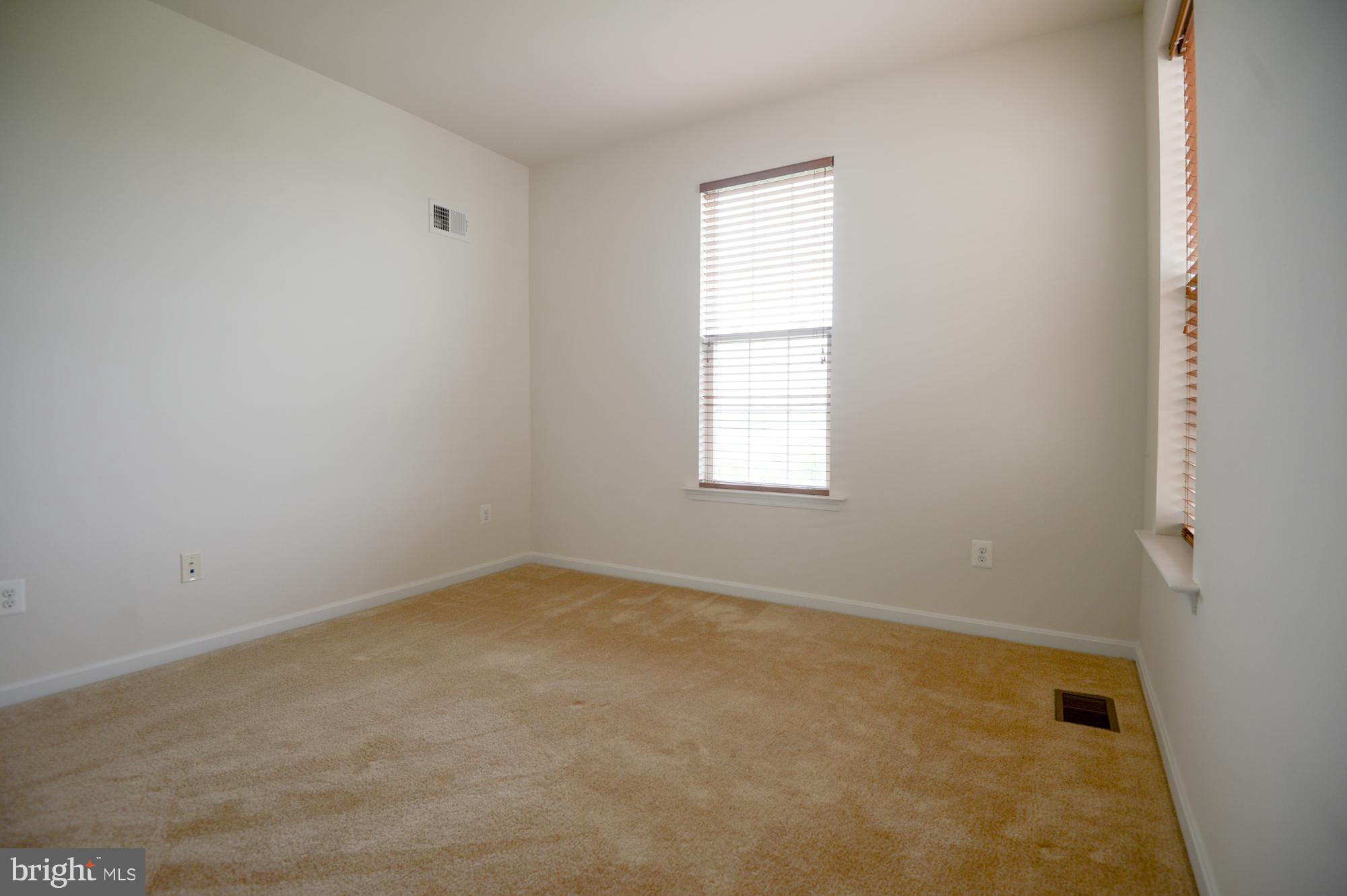 RESIDENCES AT DULLES PRK - Residential Lease