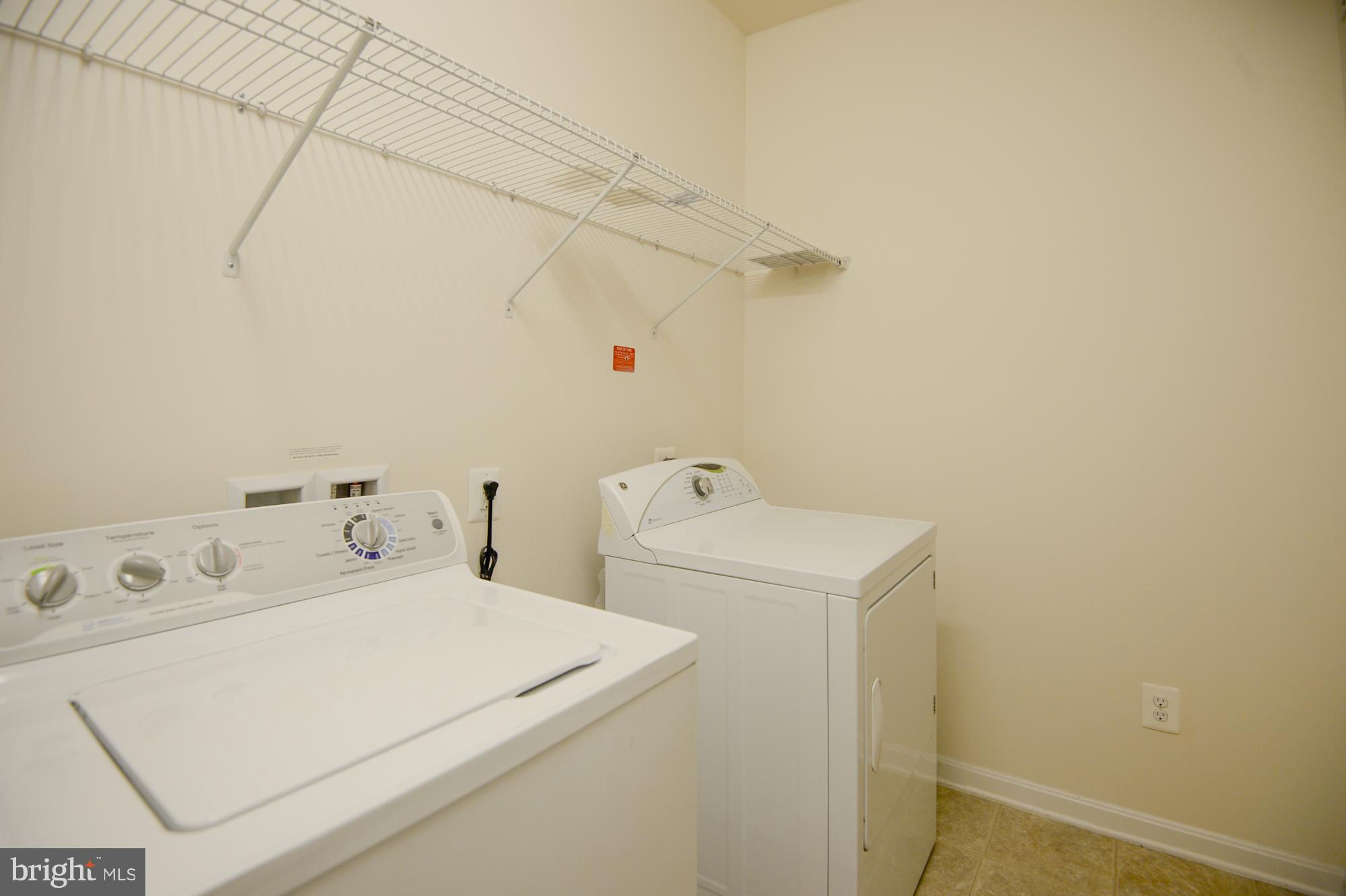 RESIDENCES AT DULLES PRK - Residential Lease