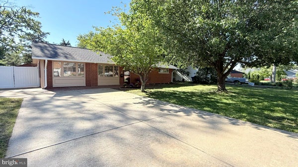 4905 APPLE TREE DR, ALEXANDRIA, VA 22310 - Image e531378aa22b0e2aa11706b0e7e3eaa1/770763181
