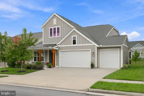 MLS: VAFV2045202