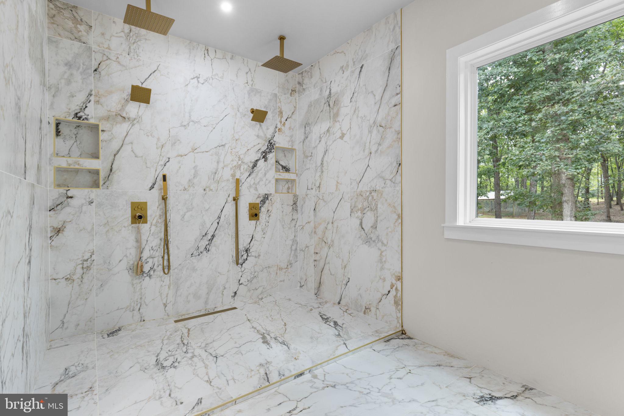 SUMMERWIND - Residential