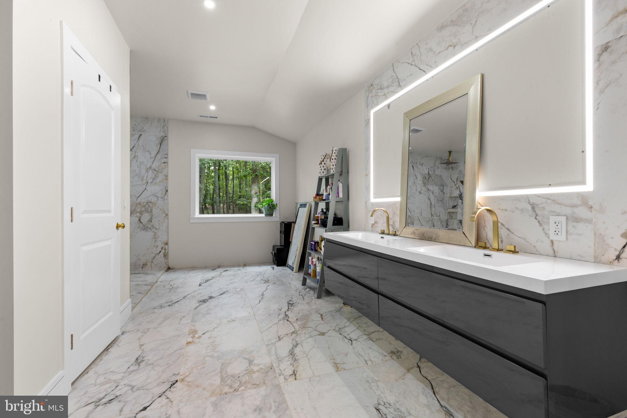 SUMMERWIND - Residential