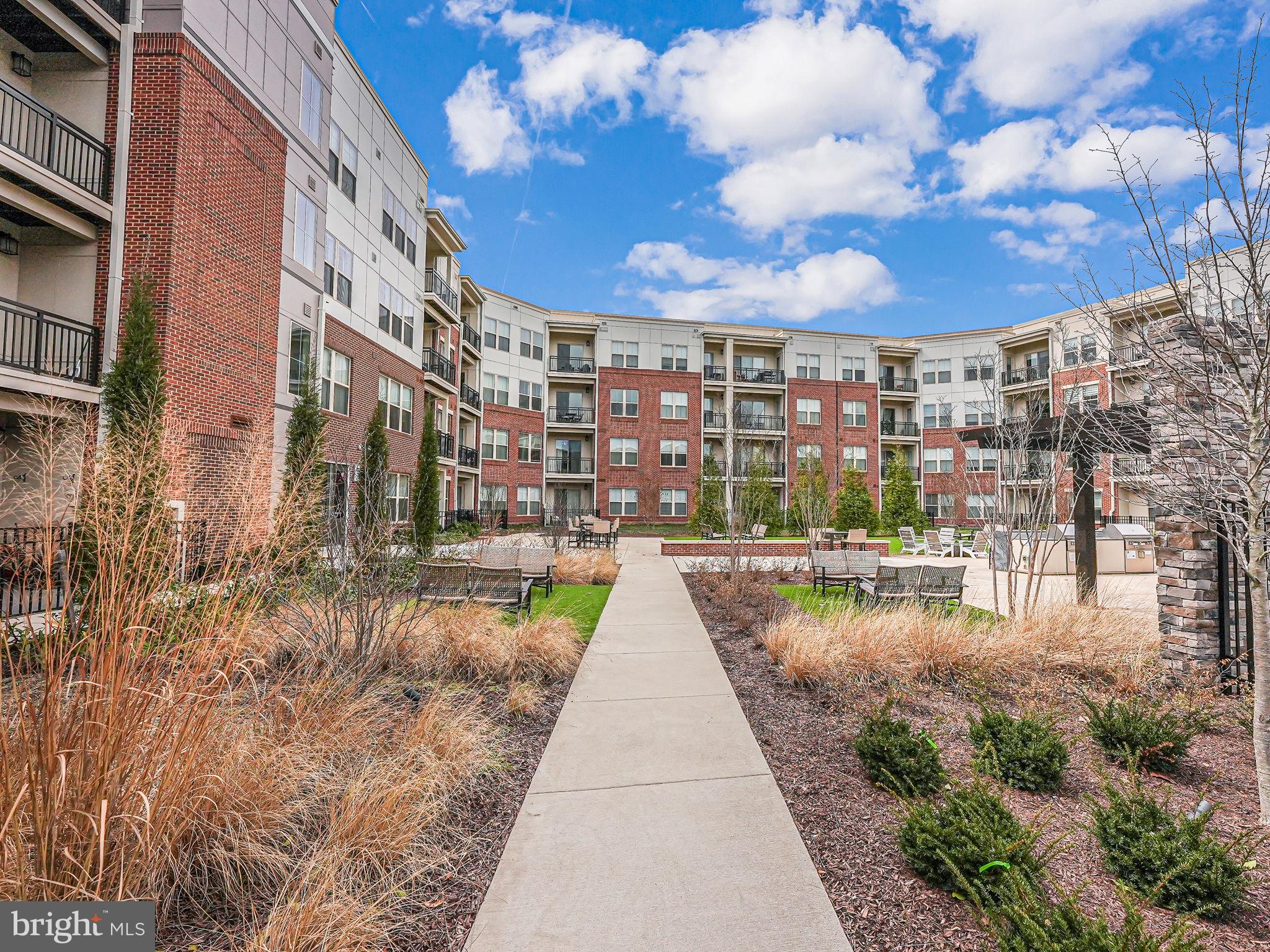 BOULEVARD VI TOWNS - Residential