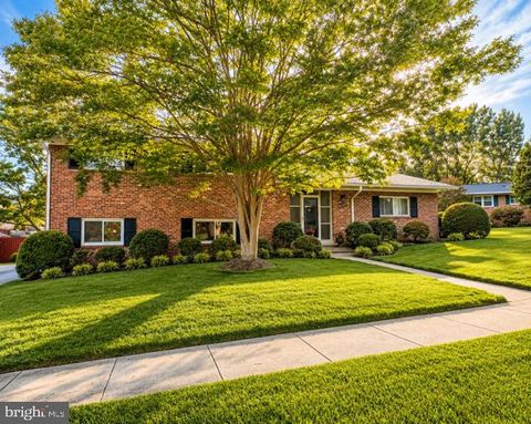 Photo of 10301 Monroe Court, FAIRFAX, VA 22030 (MLS # VAFC2007764)
