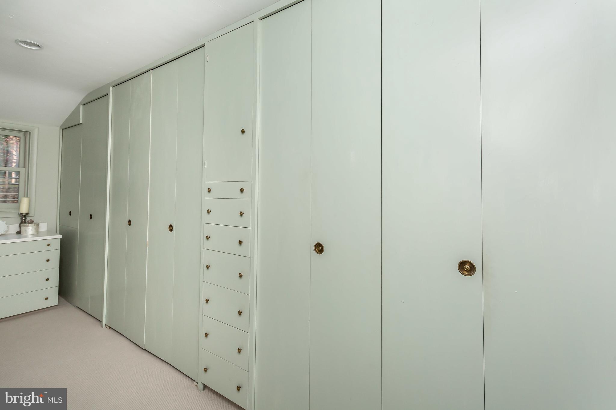 RUXTON HILLS - Residential