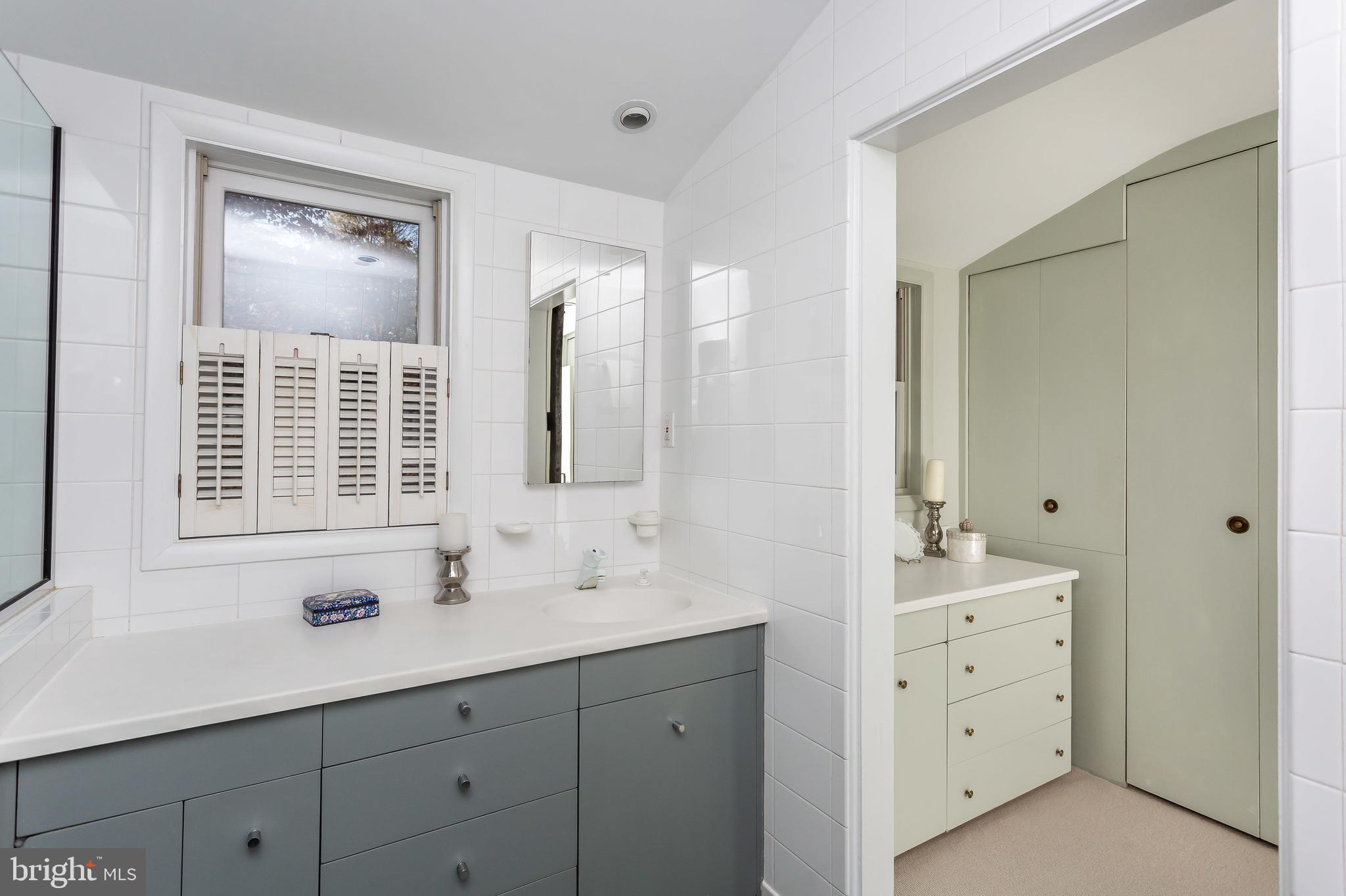 RUXTON HILLS - Residential