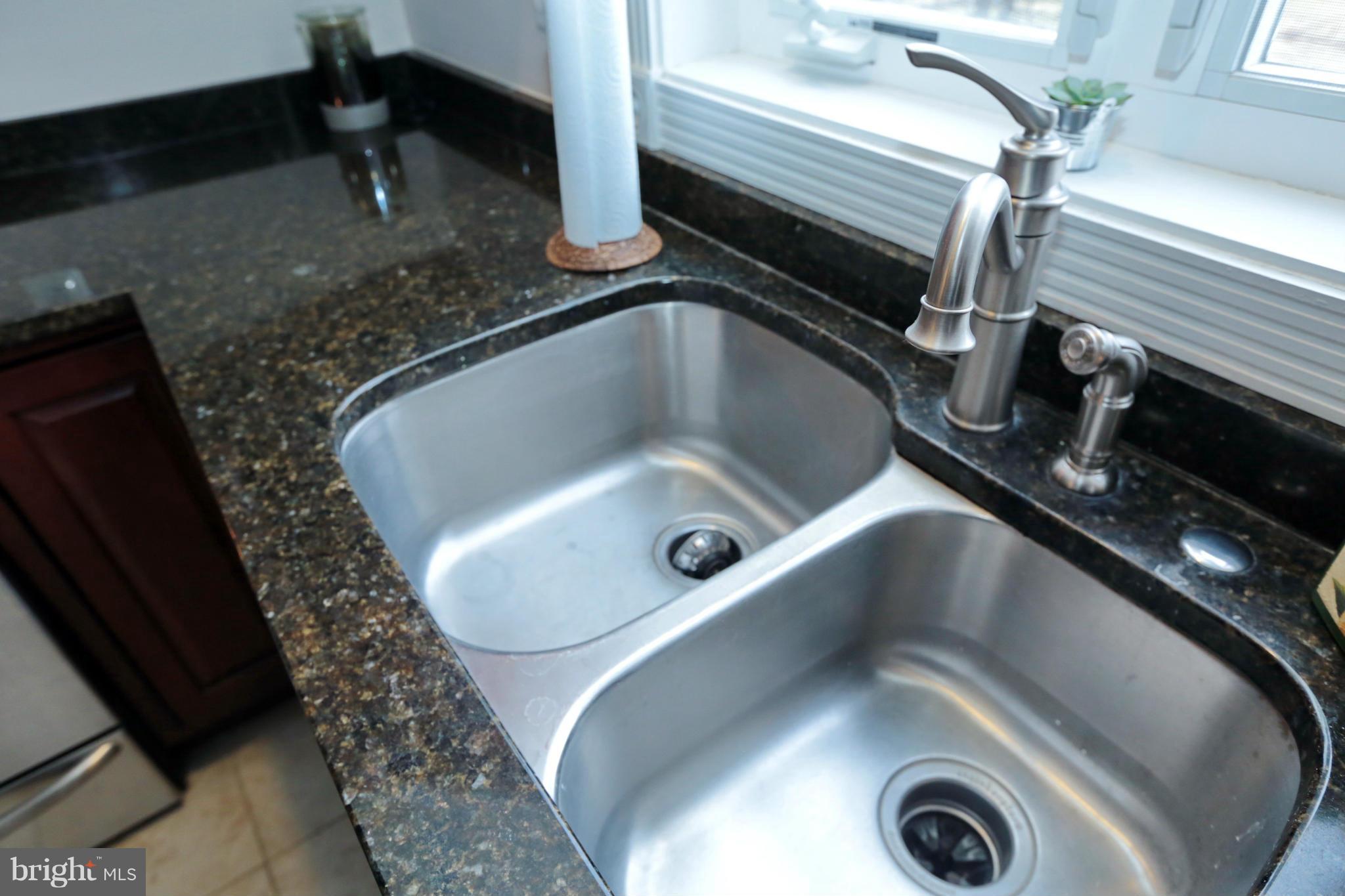 CENTENNIAL COMMONS - Residential Lease