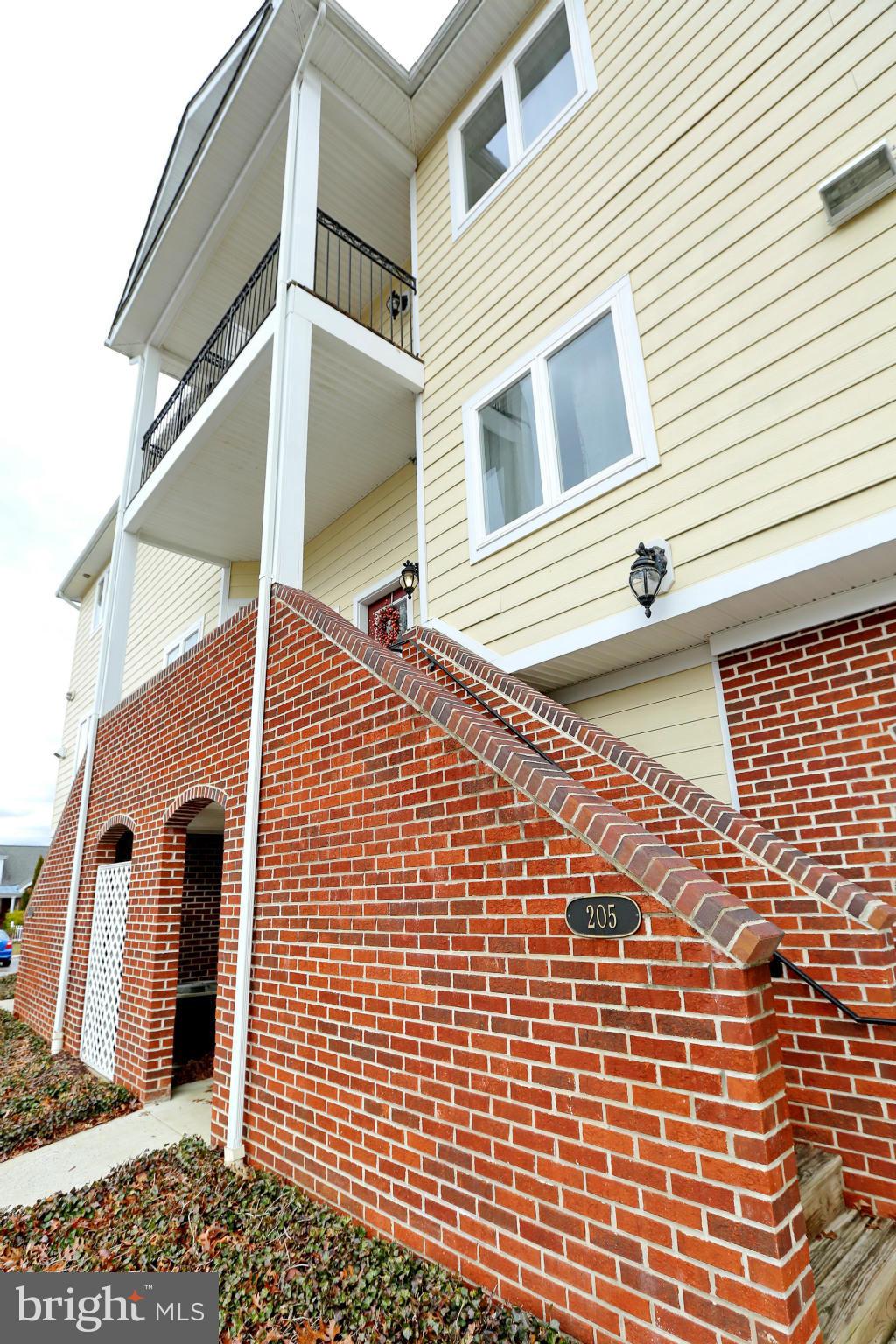 CENTENNIAL COMMONS - Residential Lease