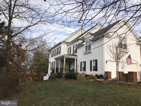 Townhouse For Rent - 18400 Lanier Island Square<br/> LEESBURG, VA 20176