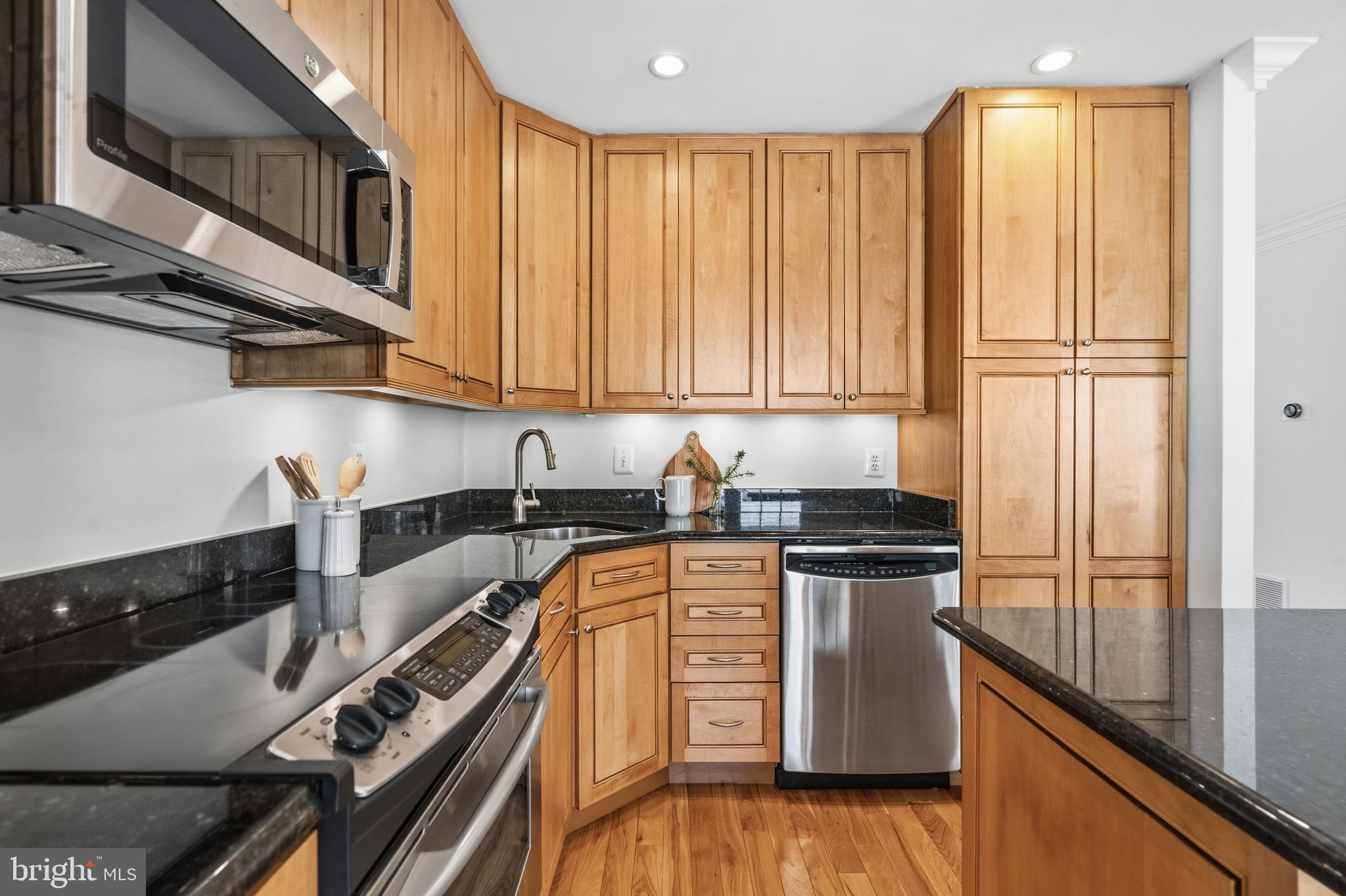 HUNTERS SQUARE - Residential