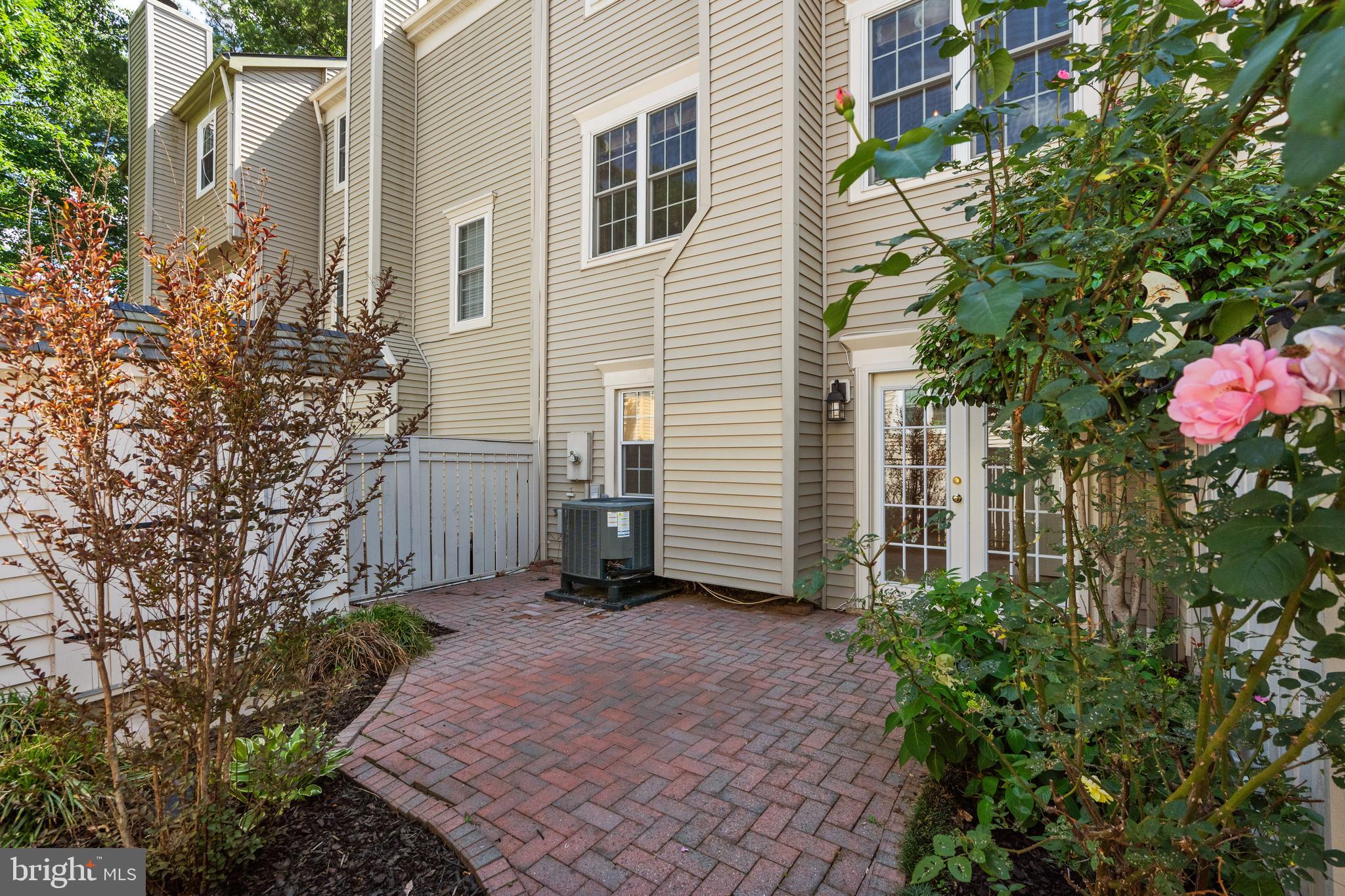HUNTERS SQUARE - Residential