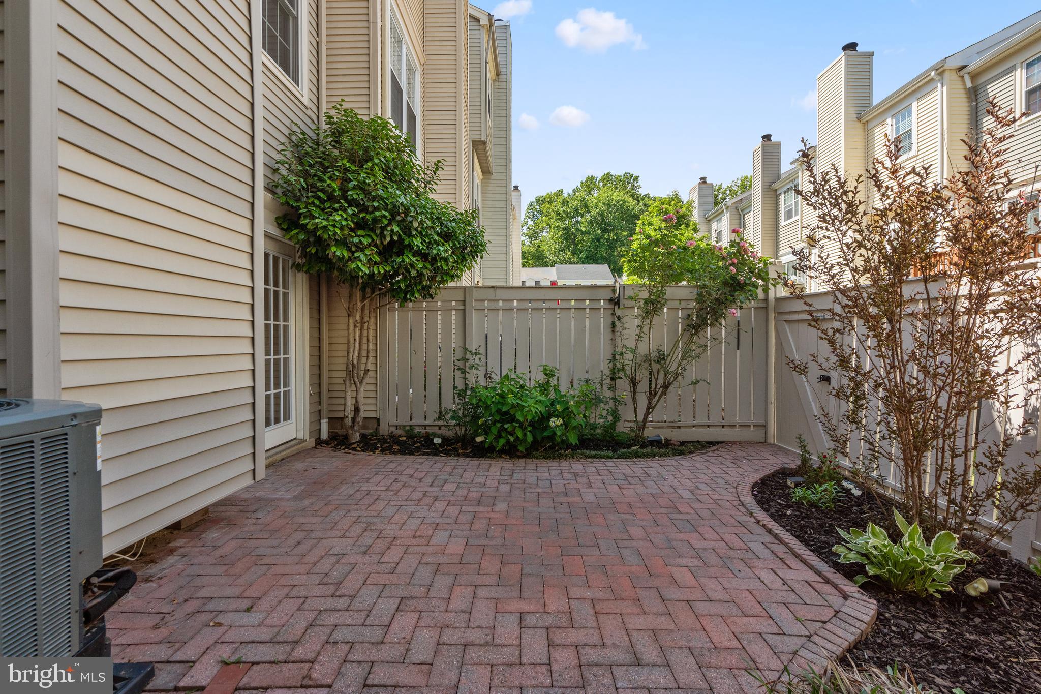 HUNTERS SQUARE - Residential