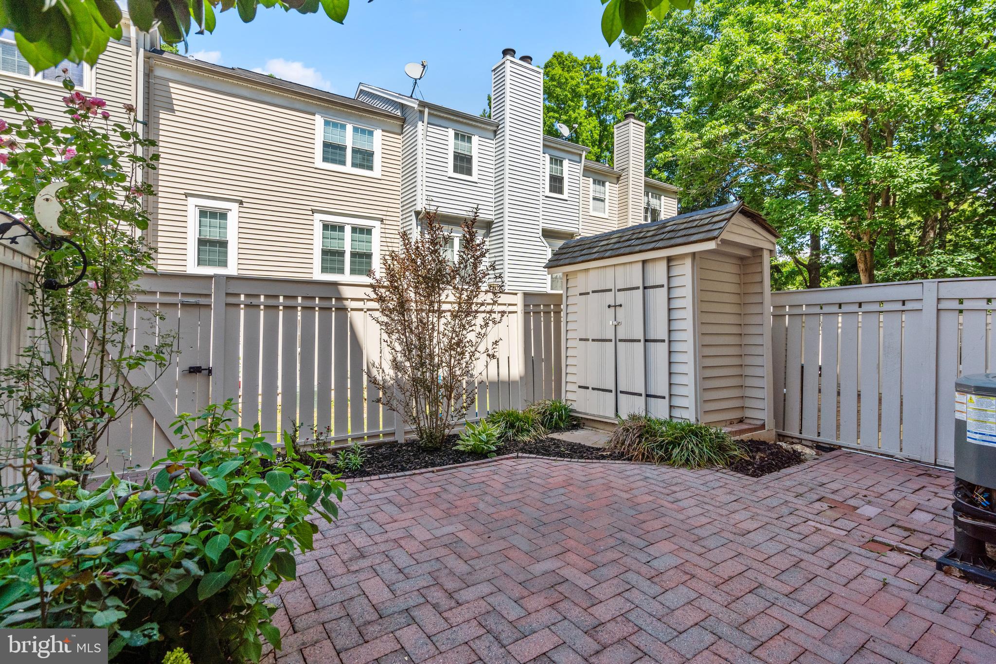 HUNTERS SQUARE - Residential