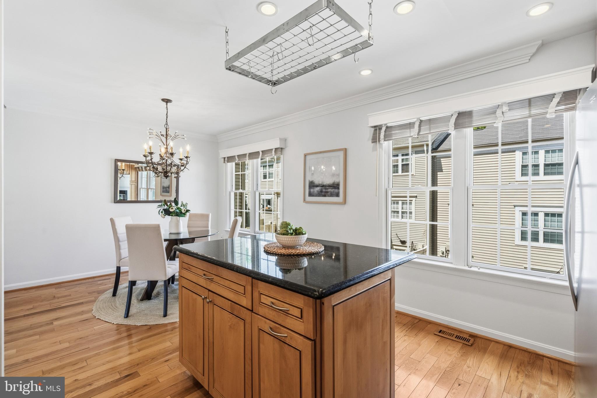 HUNTERS SQUARE - Residential