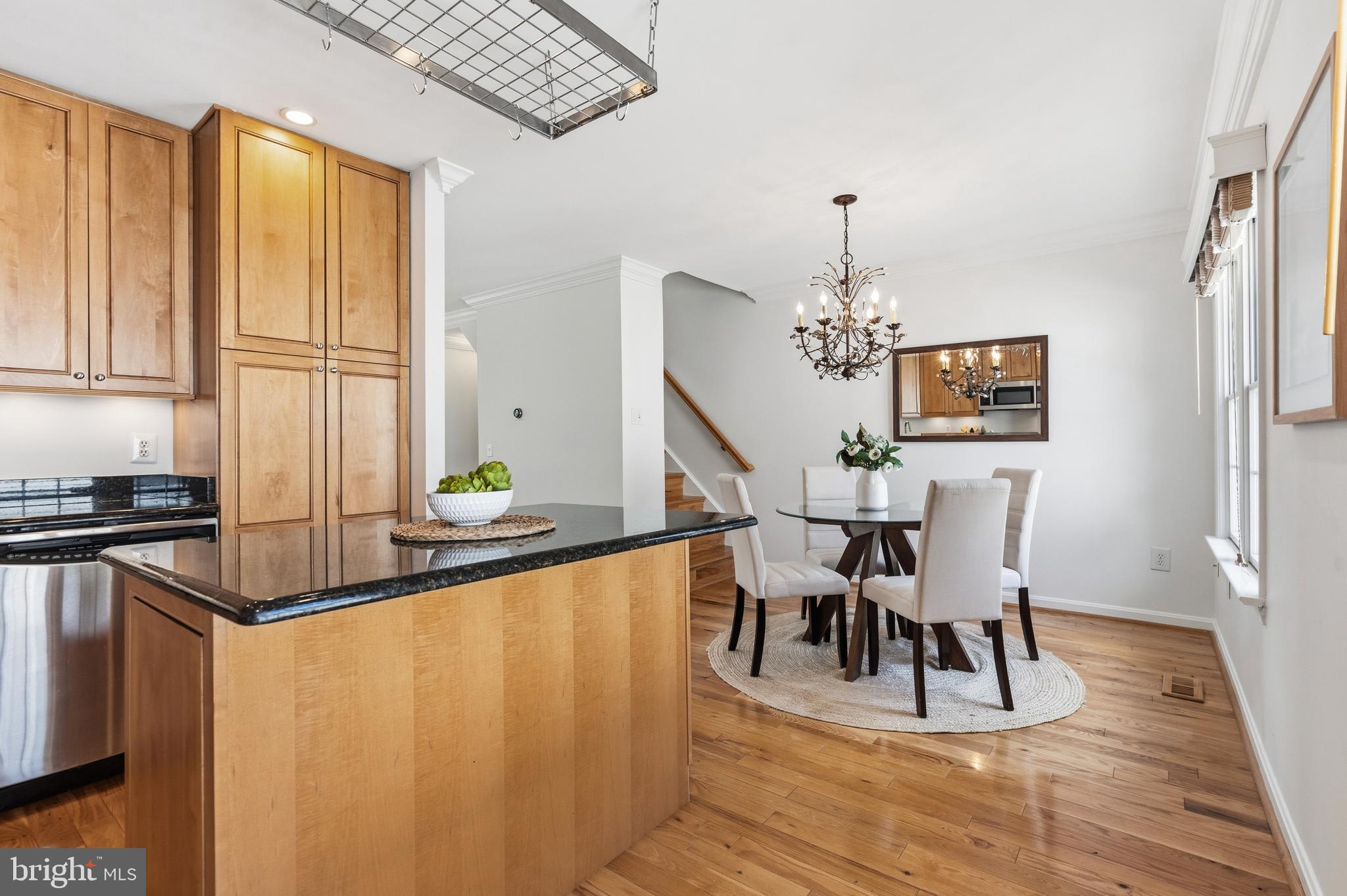 HUNTERS SQUARE - Residential