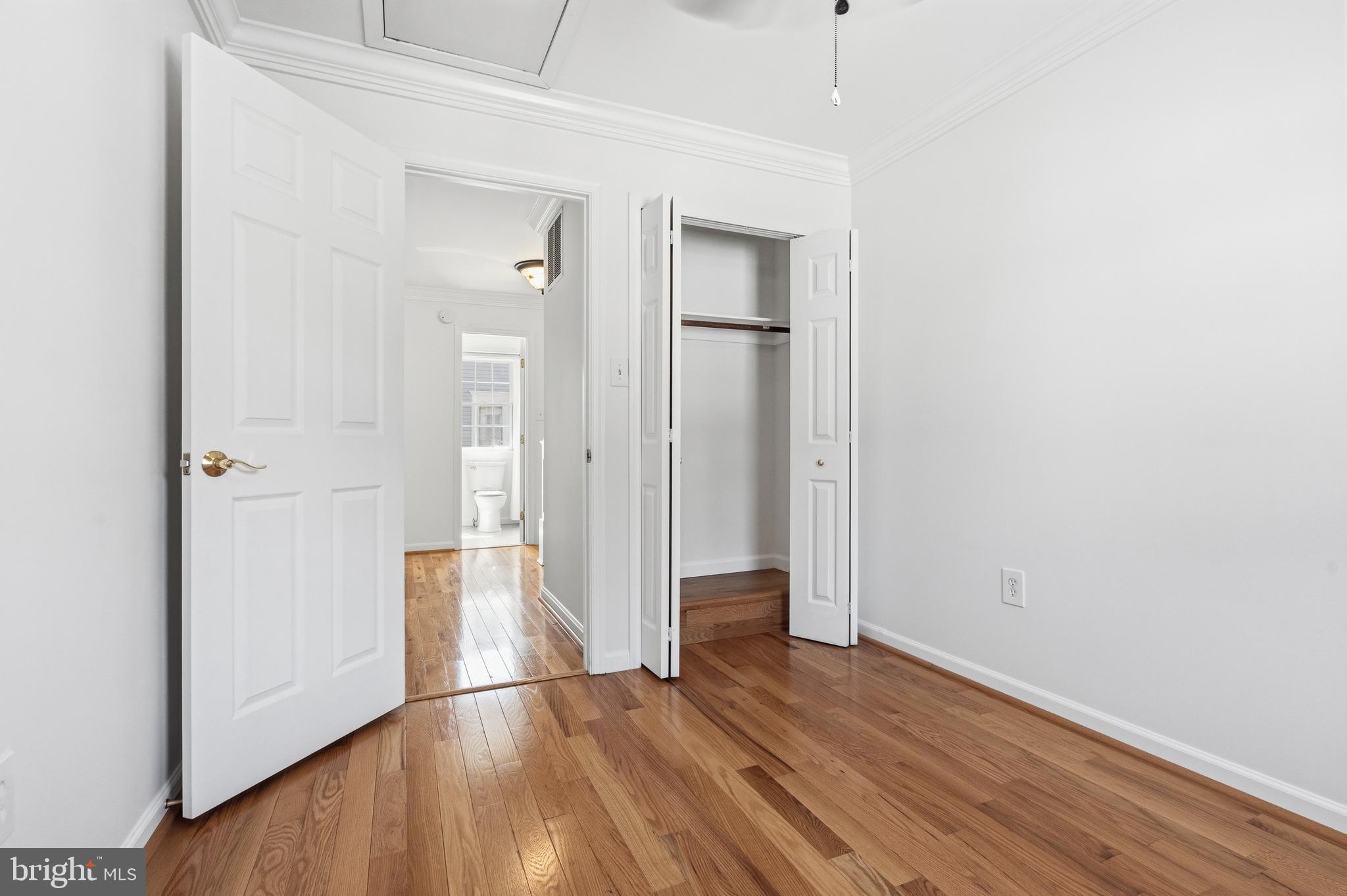 HUNTERS SQUARE - Residential