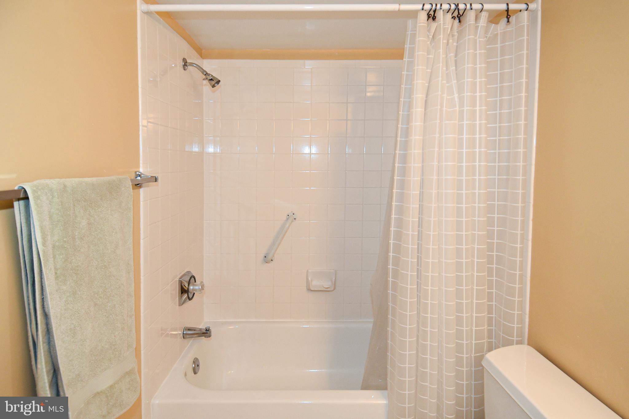 WHITLEY PARK CONDOMINIUM - Residential Lease