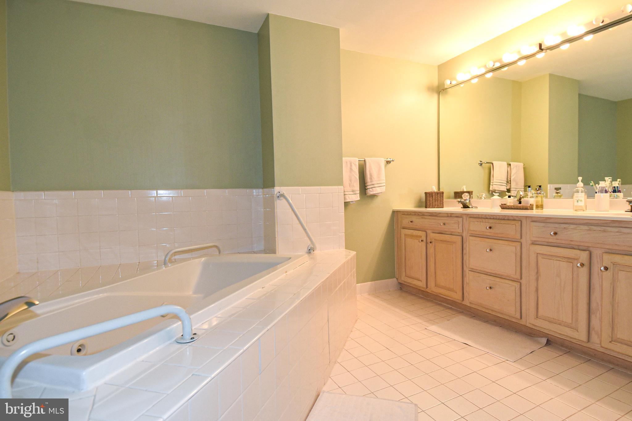 WHITLEY PARK CONDOMINIUM - Residential Lease