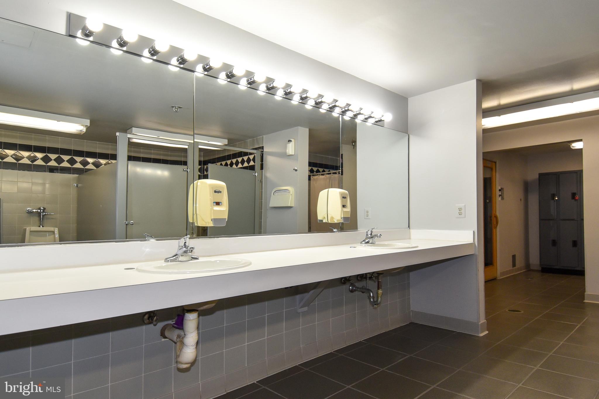 WHITLEY PARK CONDOMINIUM - Residential Lease