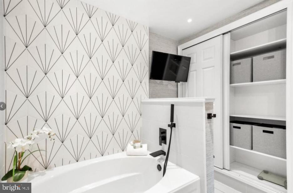 VILLAGES OF URBANA - Residential Lease