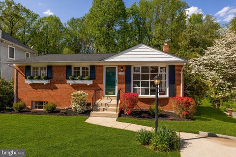 Photo of 5101 Brentford Drive, NORTH BETHESDA, MD 20852 (MLS # MDMC2227288)