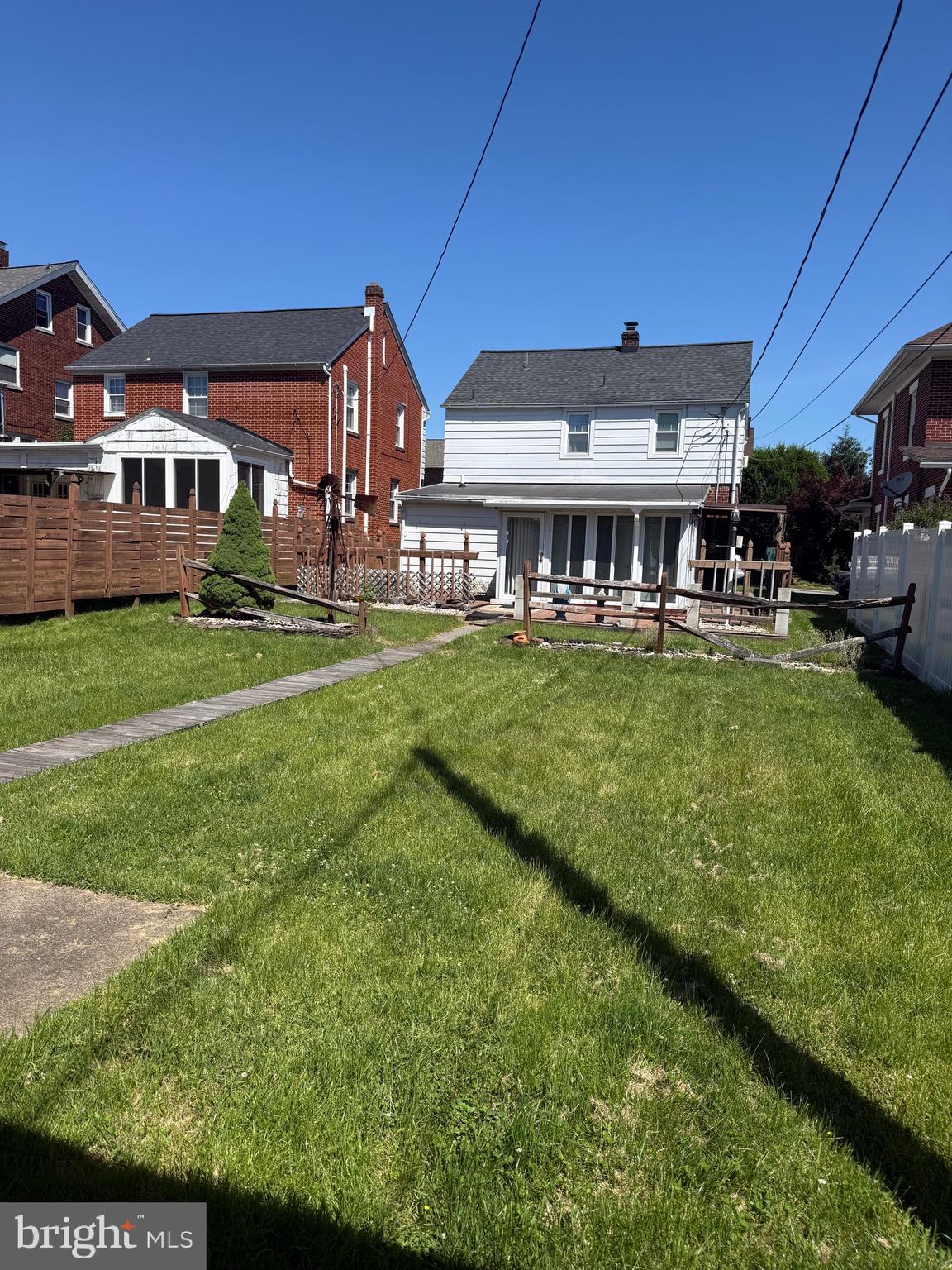 314 W CARACAS AVENUE