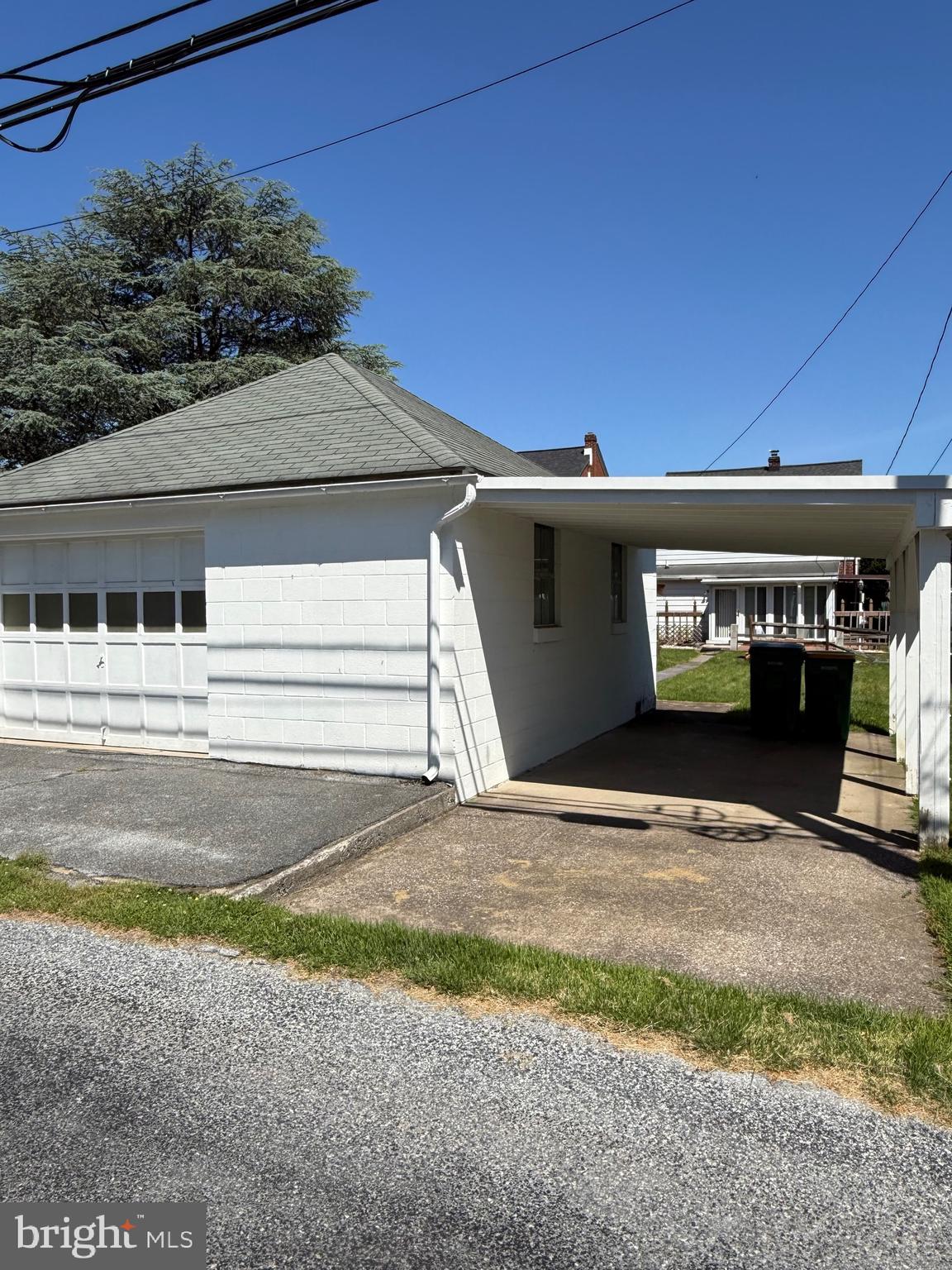 314 W CARACAS AVENUE