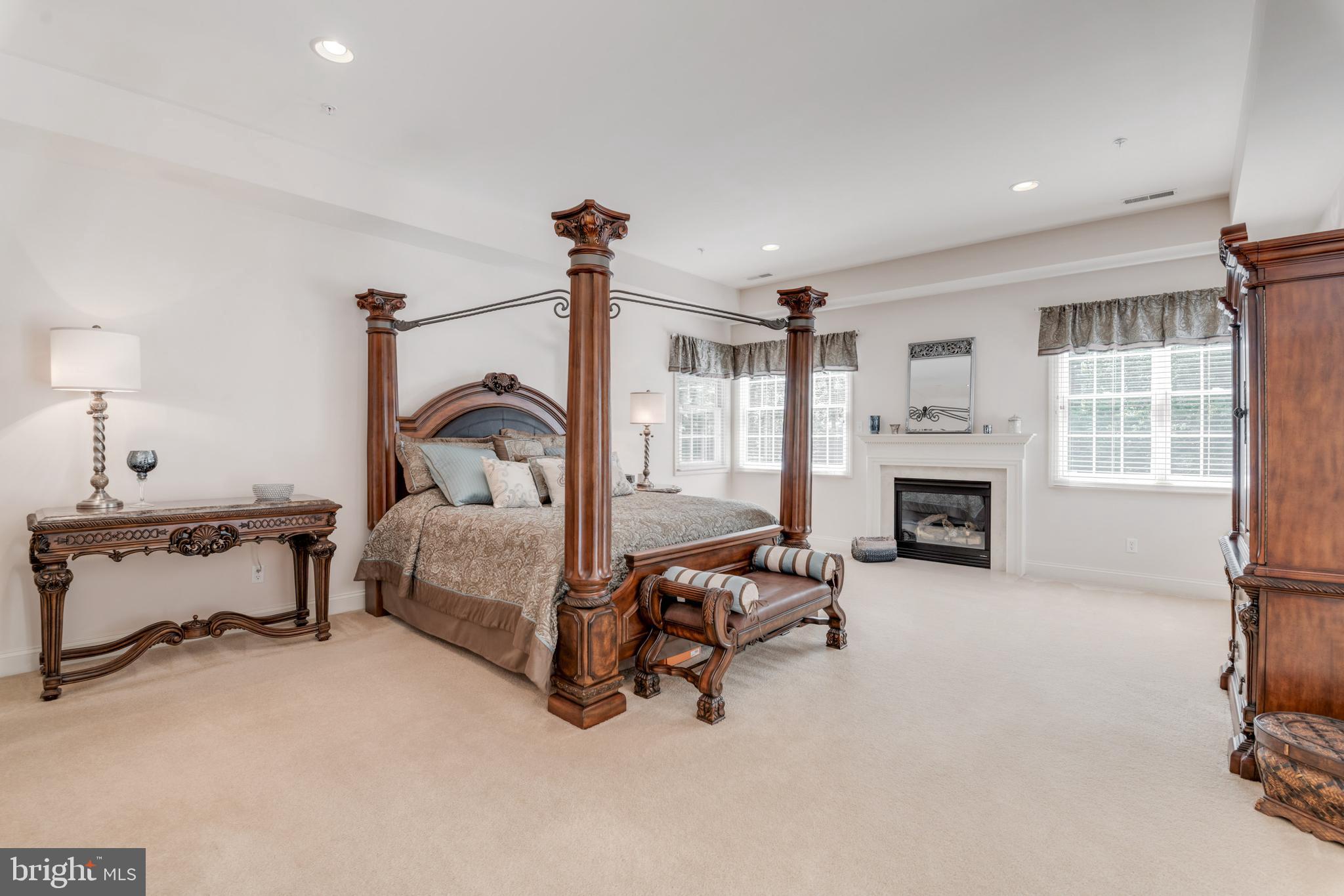 HOLDEN HILLS - Residential