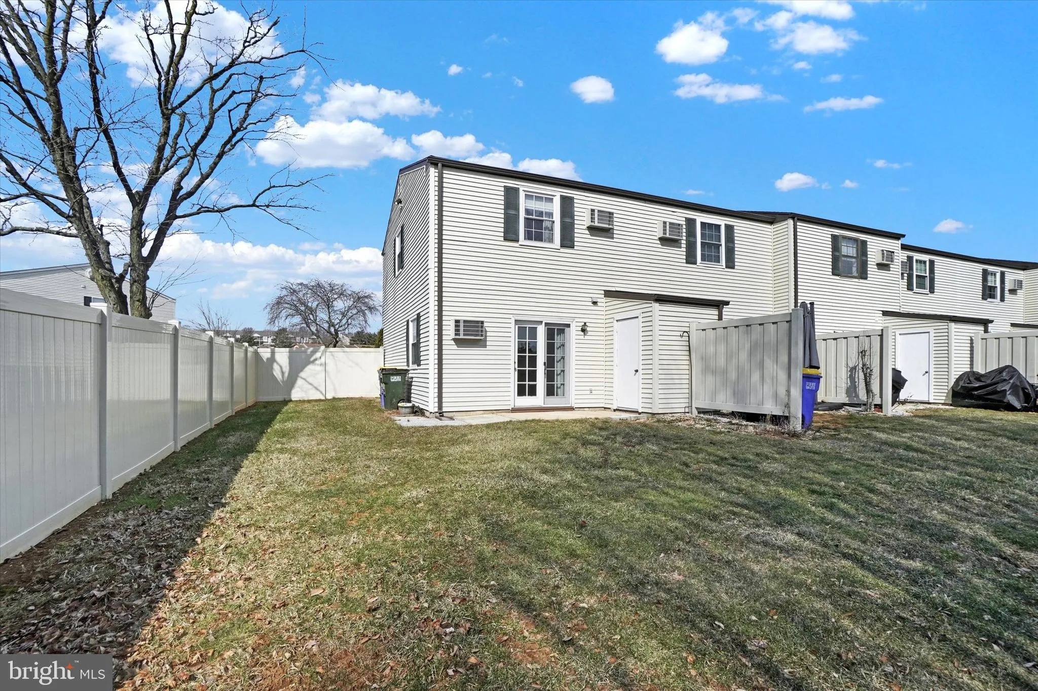 York, Pennsylvania 17408, United States, 2 Bedrooms Bedrooms, ,2 BathroomsBathrooms,Residential,Pending,78137