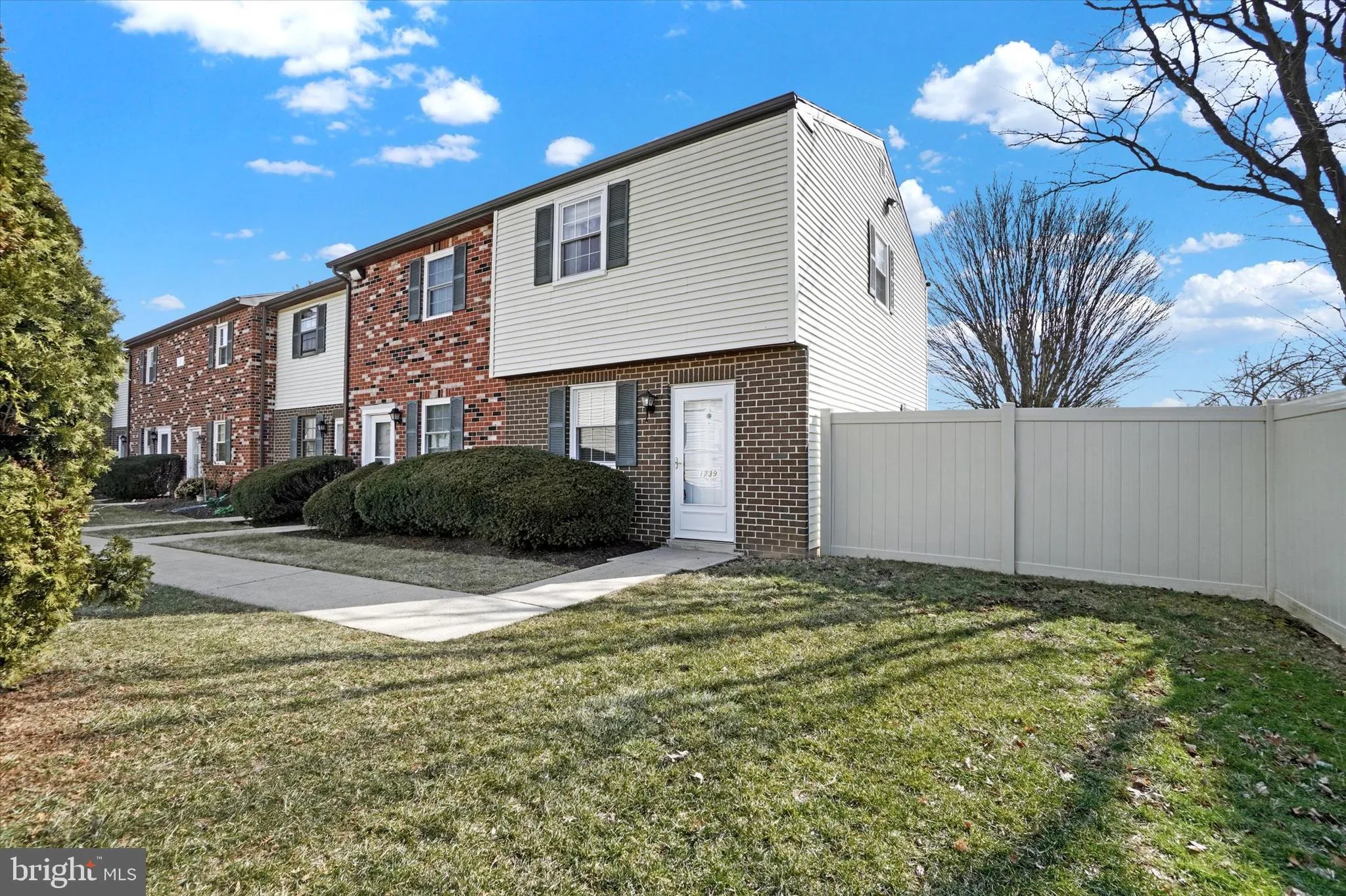 York, Pennsylvania 17408, United States, 2 Bedrooms Bedrooms, ,2 BathroomsBathrooms,Residential,Pending,78137