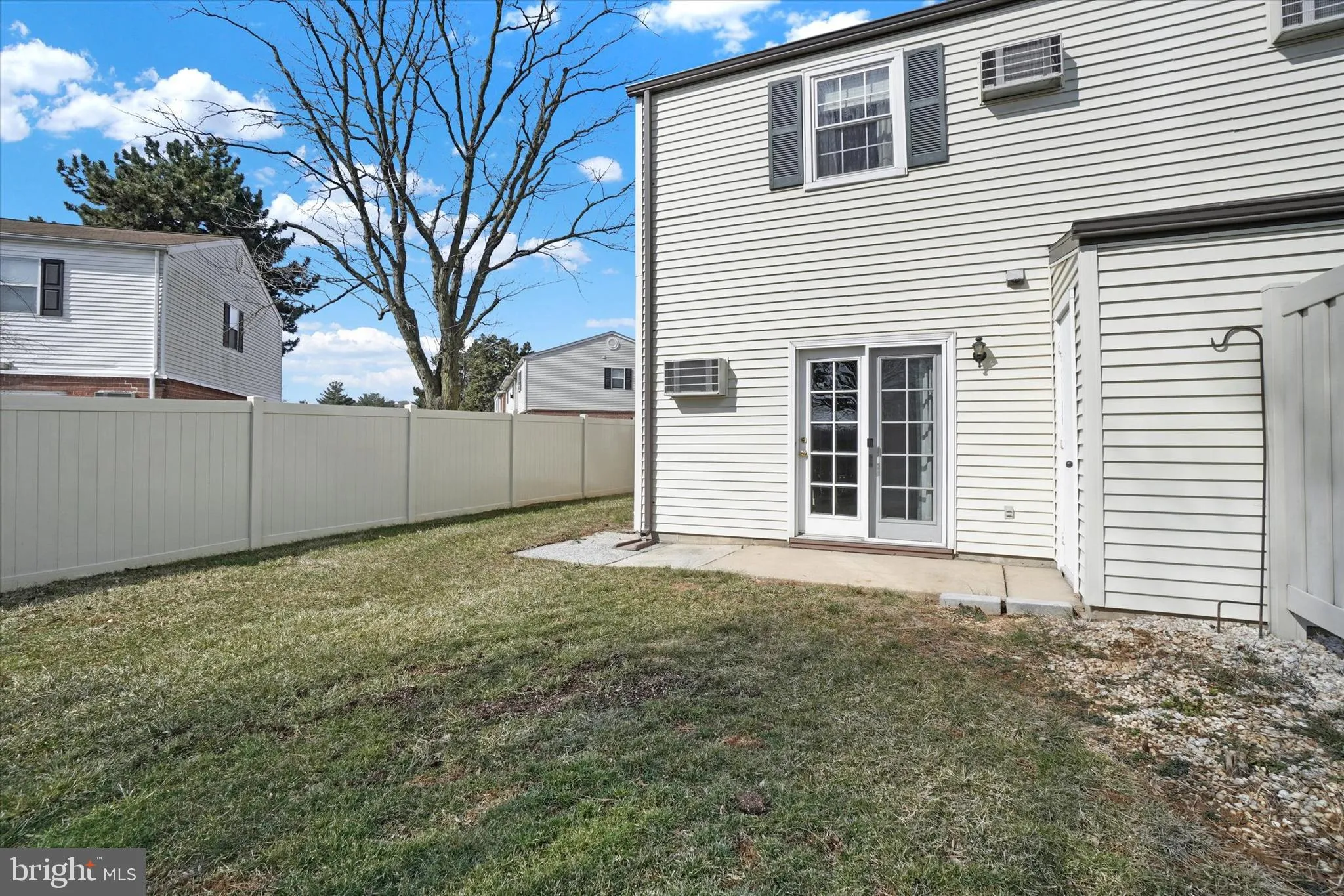 York, Pennsylvania 17408, United States, 2 Bedrooms Bedrooms, ,2 BathroomsBathrooms,Residential,Pending,78137