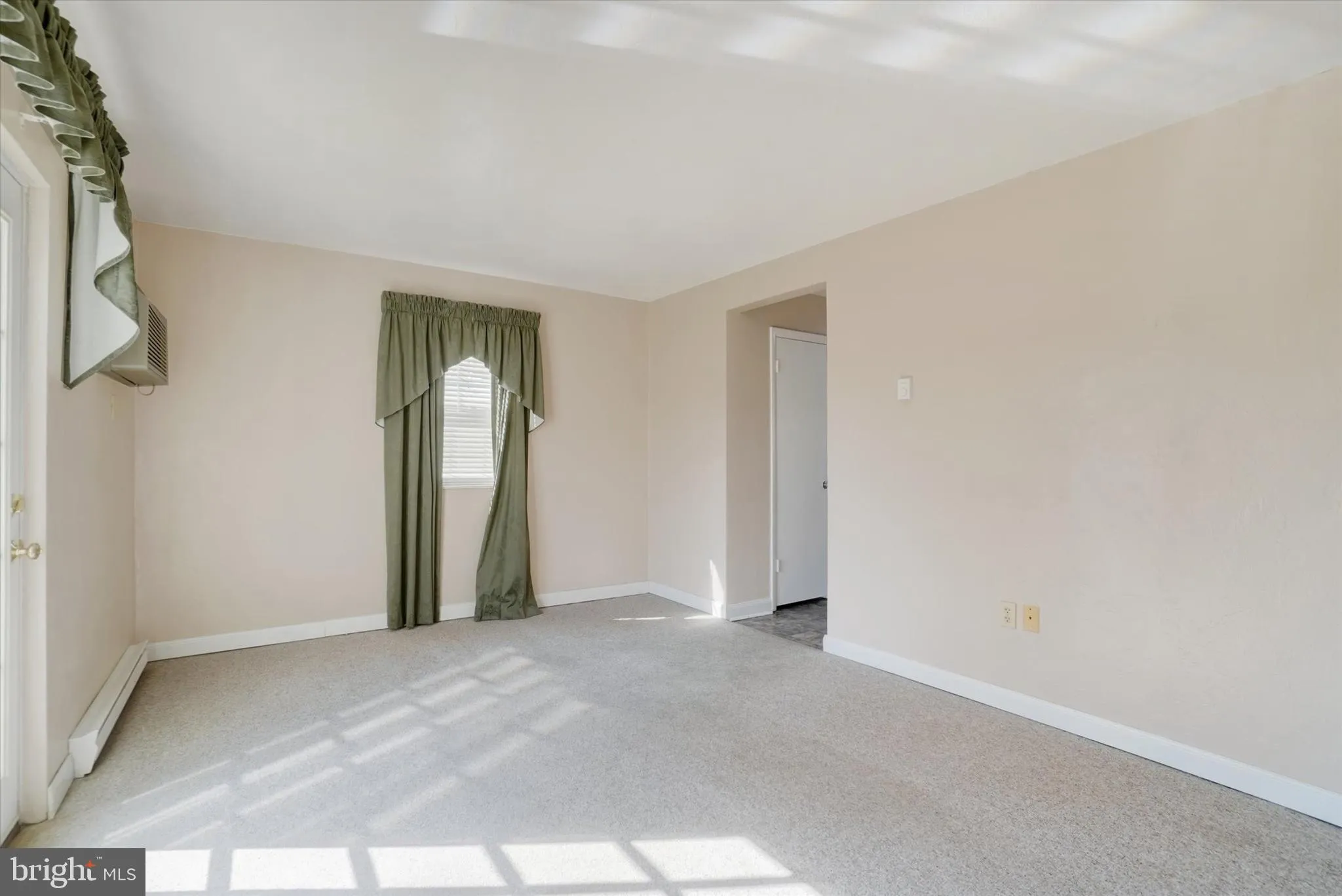 York, Pennsylvania 17408, United States, 2 Bedrooms Bedrooms, ,2 BathroomsBathrooms,Residential,Pending,78137