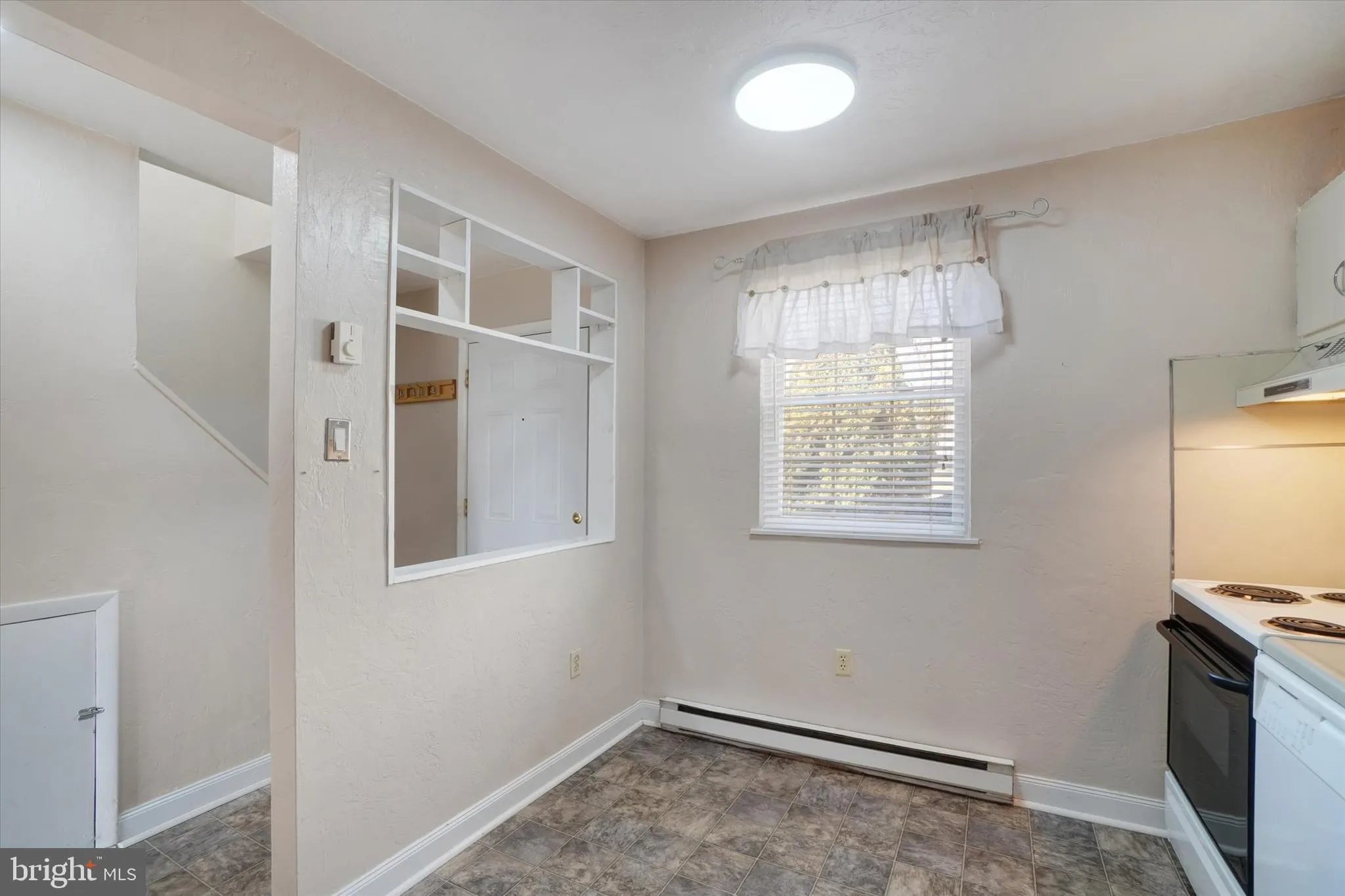 York, Pennsylvania 17408, United States, 2 Bedrooms Bedrooms, ,2 BathroomsBathrooms,Residential,Pending,78137