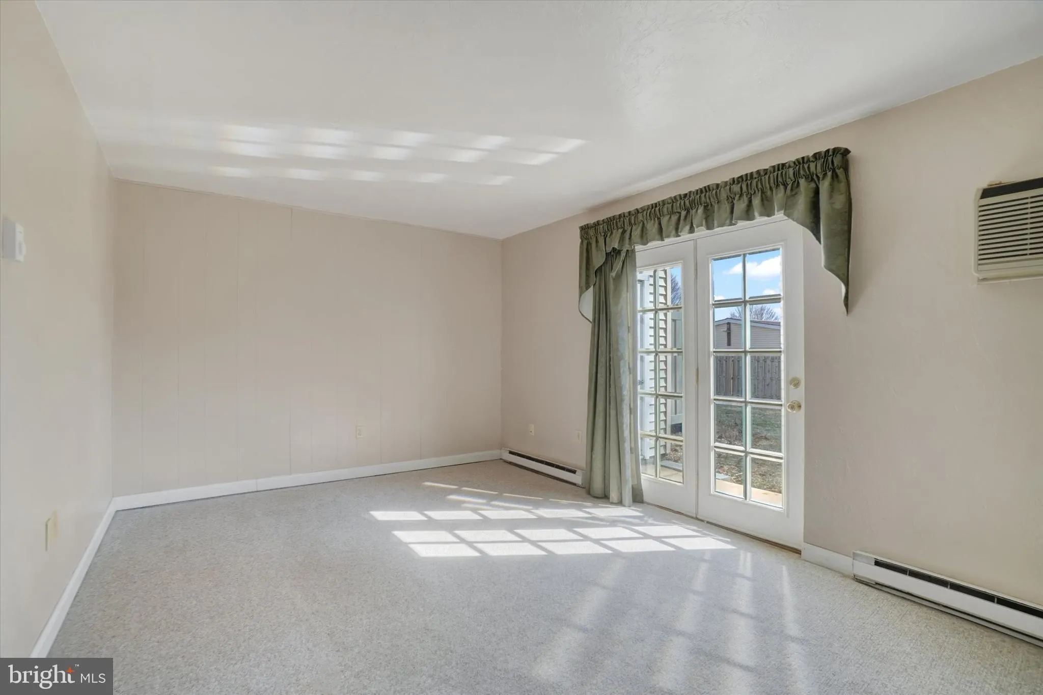 York, Pennsylvania 17408, United States, 2 Bedrooms Bedrooms, ,2 BathroomsBathrooms,Residential,Pending,78137