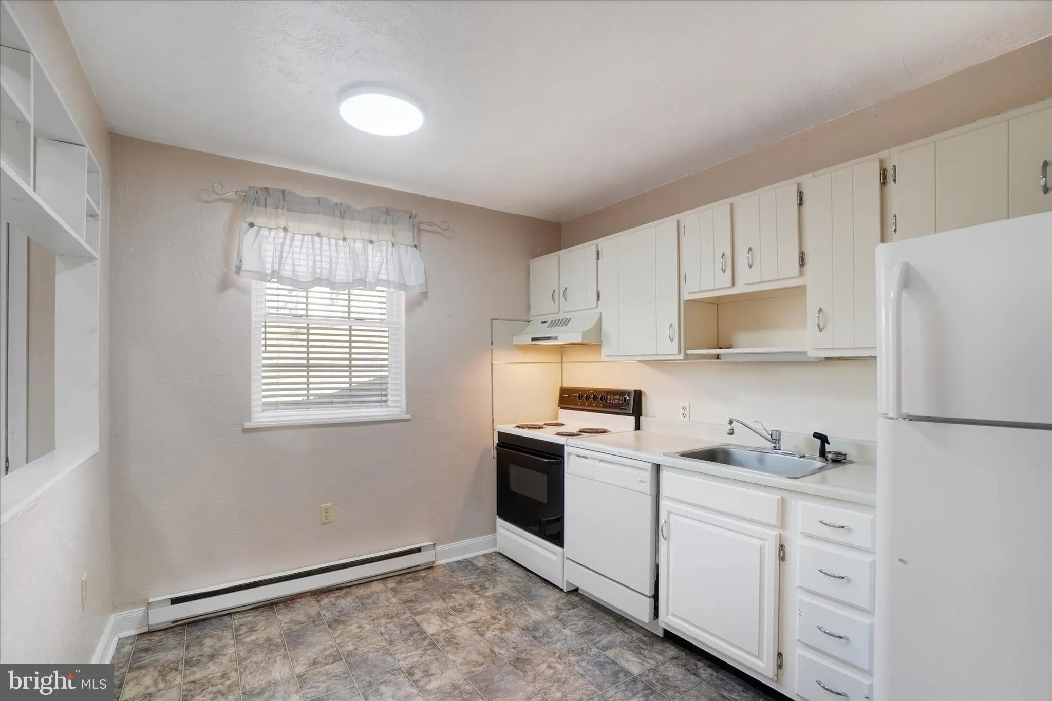 York, Pennsylvania 17408, United States, 2 Bedrooms Bedrooms, ,2 BathroomsBathrooms,Residential,Pending,78137