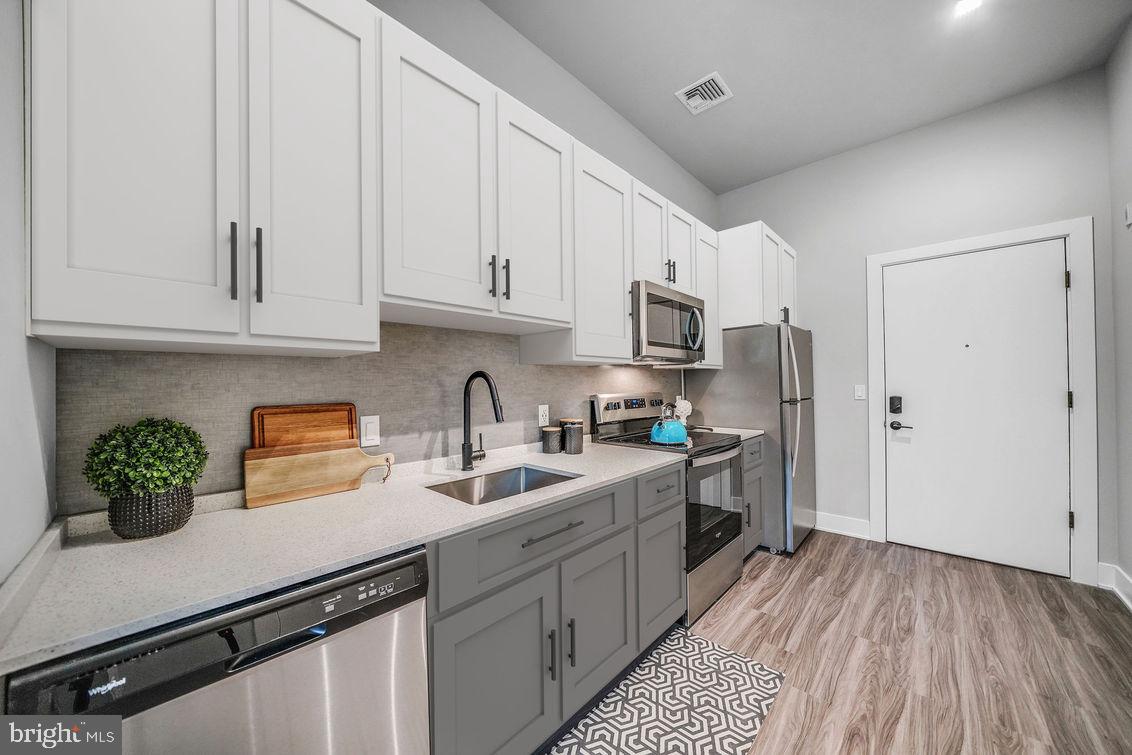 PHOENIX COMMUNITIES - Residential Lease