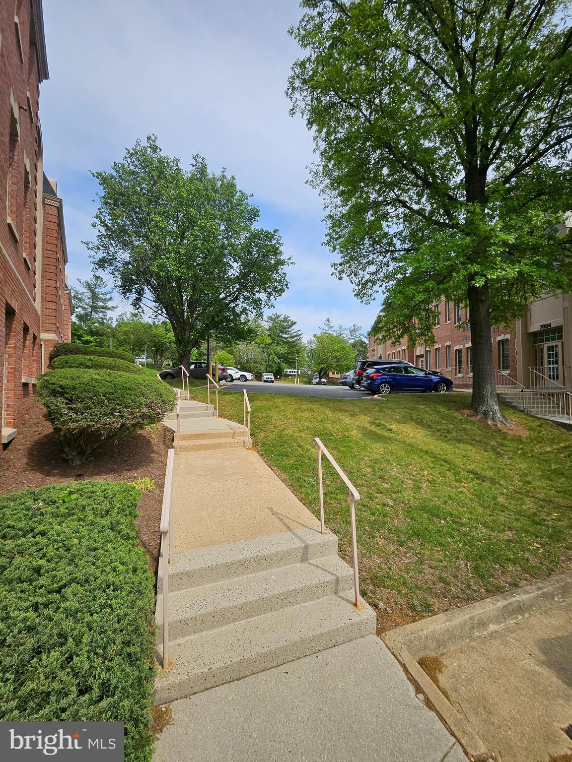 EVERGREEN OFFICE - Commercial Lease