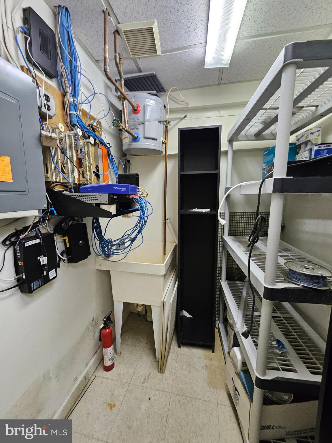 EVERGREEN OFFICE - Commercial Lease