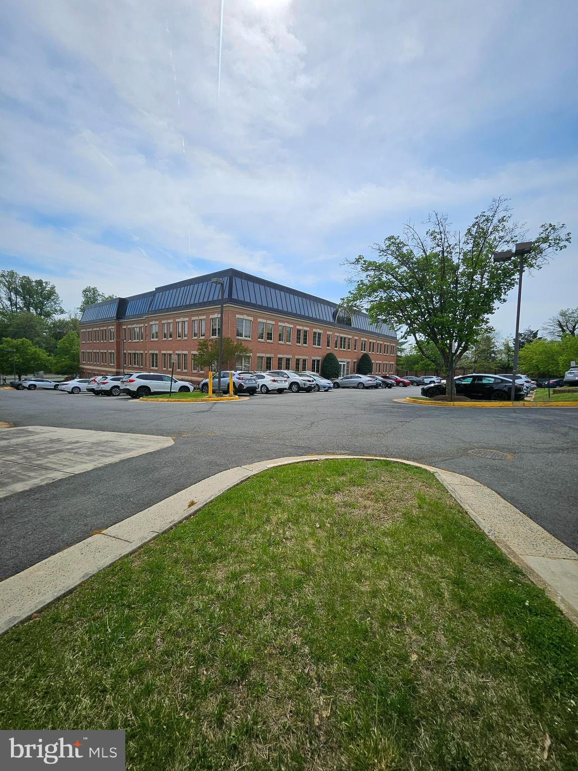 EVERGREEN OFFICE - Commercial Lease