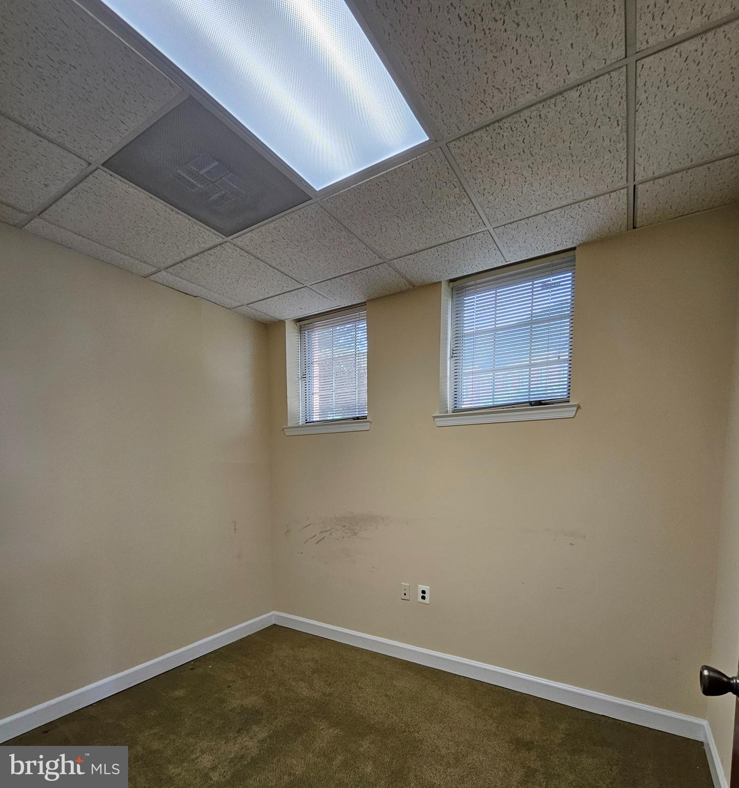 EVERGREEN OFFICE - Commercial Lease