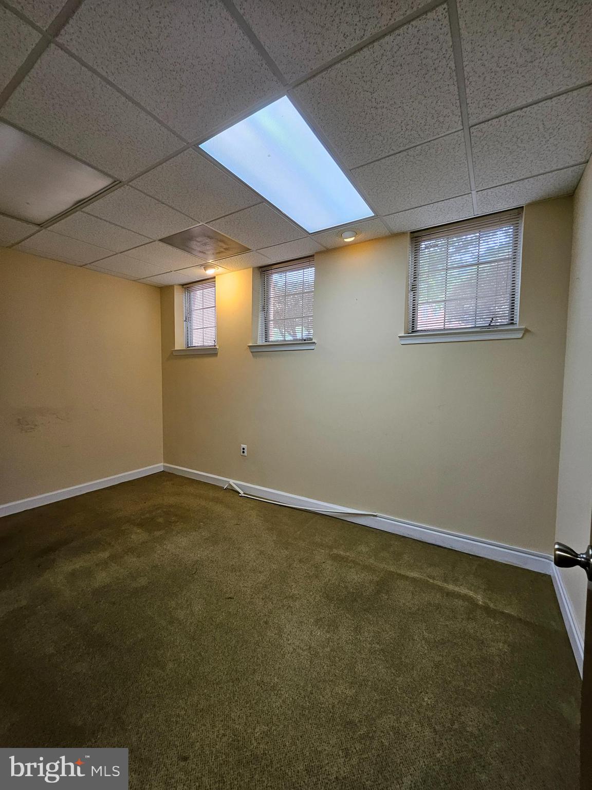 EVERGREEN OFFICE - Commercial Lease