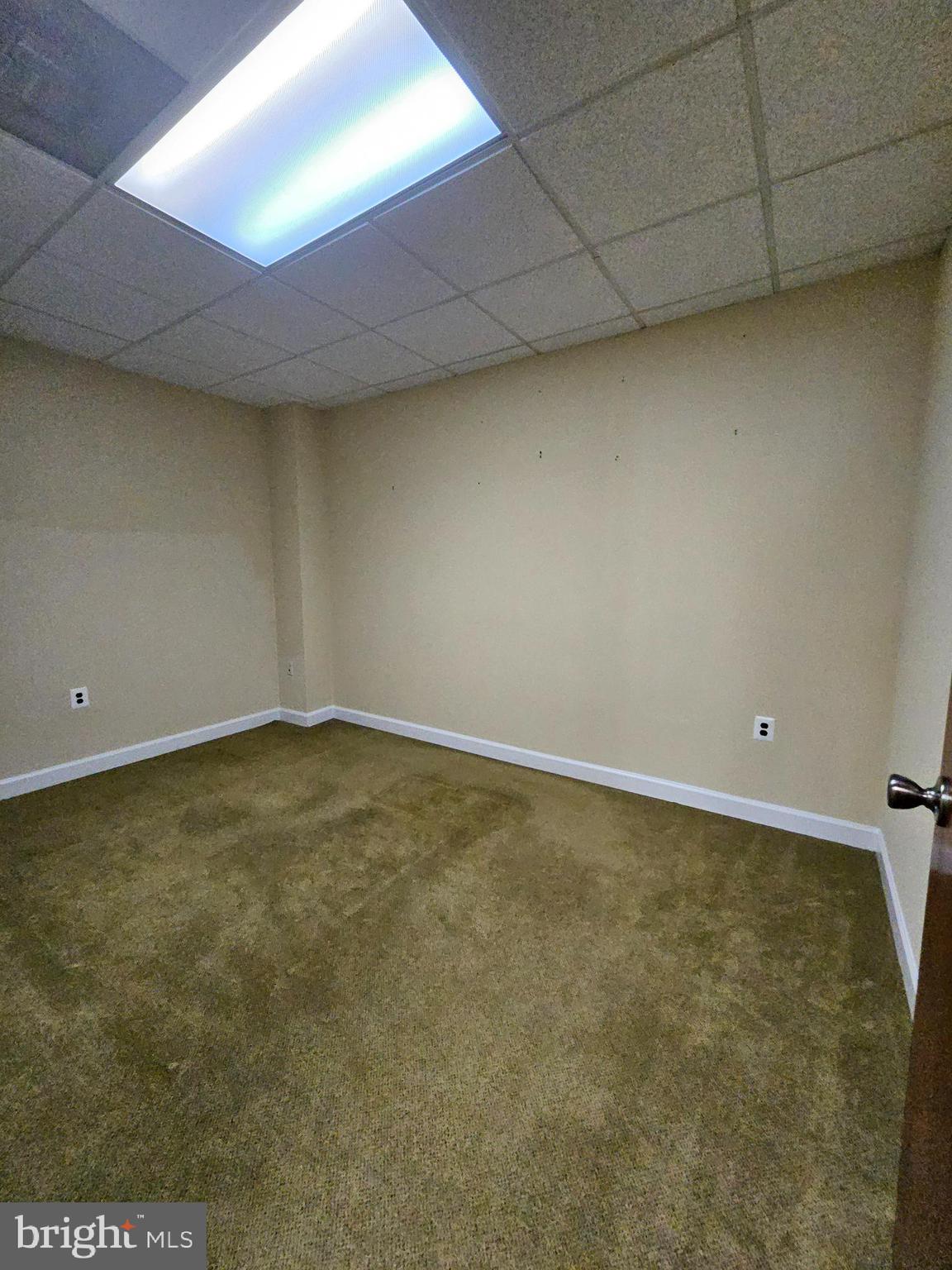 EVERGREEN OFFICE - Commercial Lease