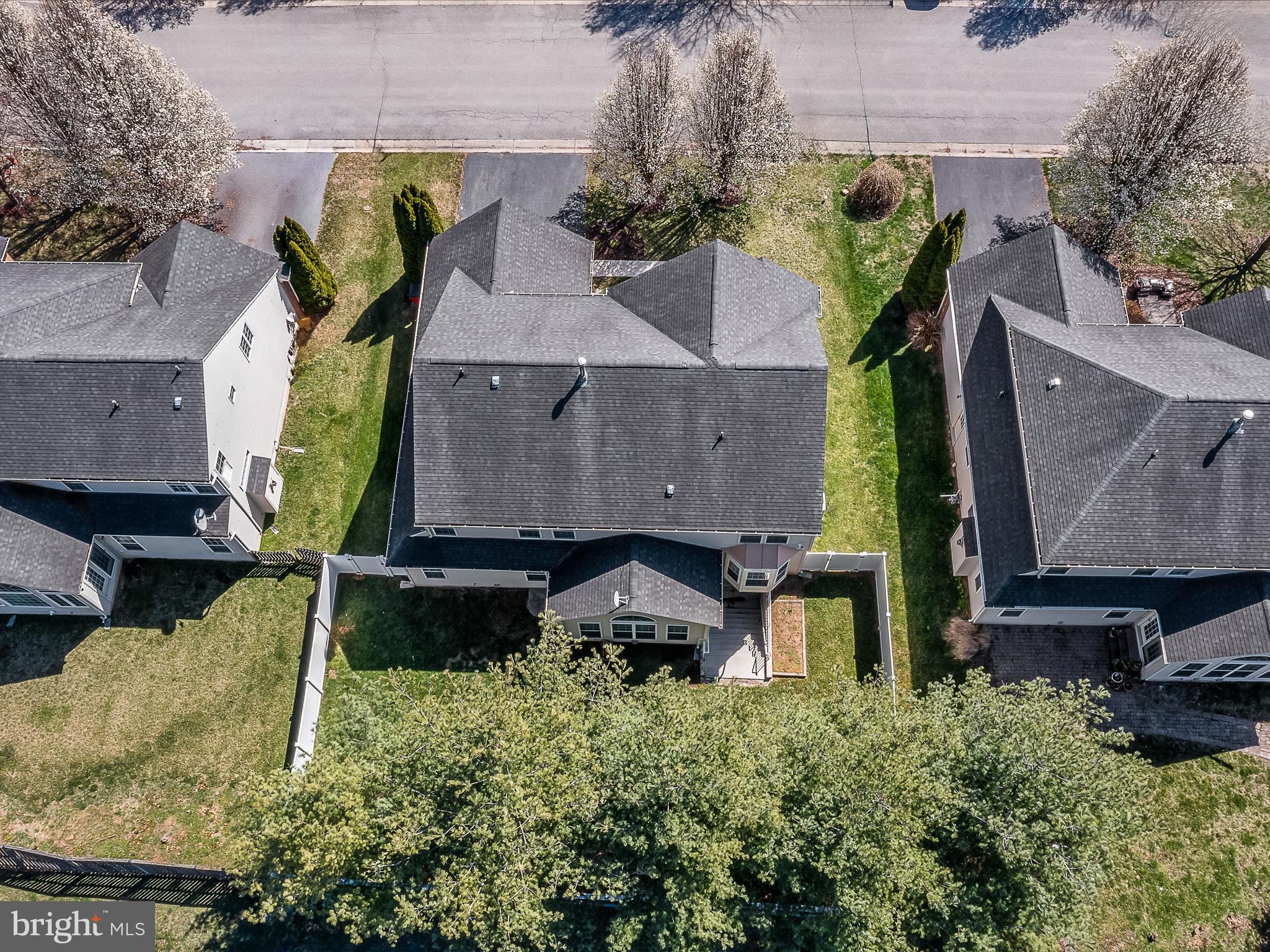 VILLAGE OF WASHINGTON TRAIL - Residential