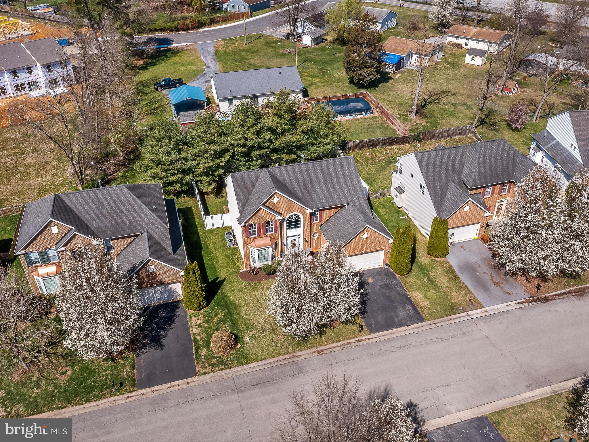 VILLAGE OF WASHINGTON TRAIL - Residential