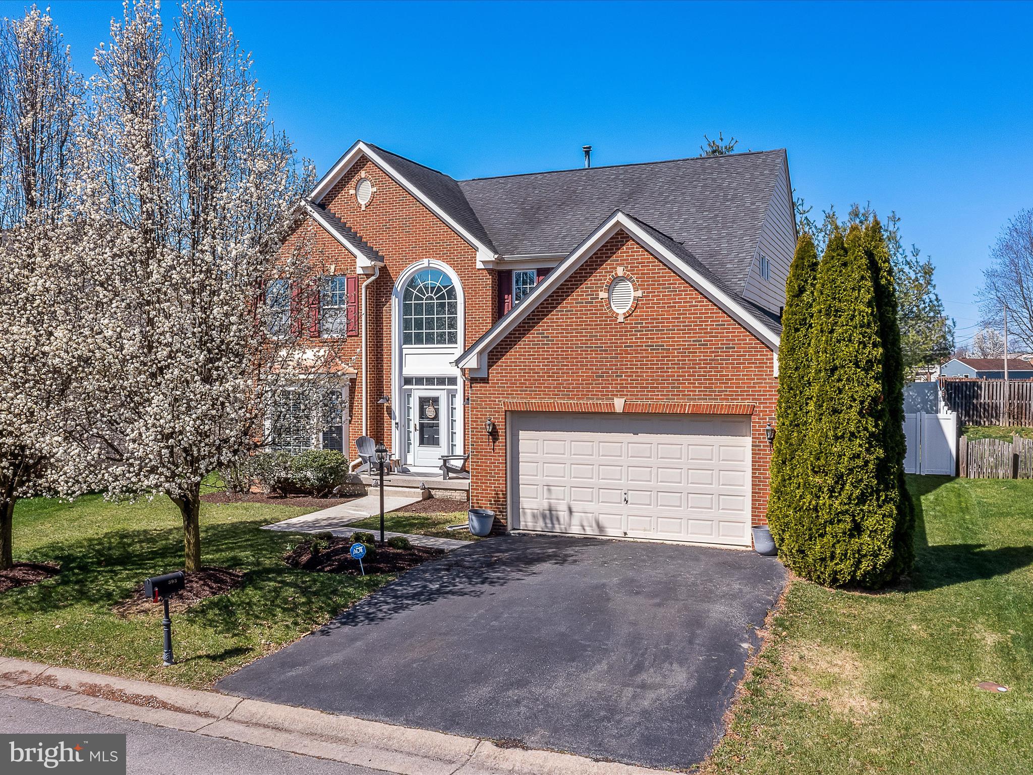 VILLAGE OF WASHINGTON TRAIL - Residential