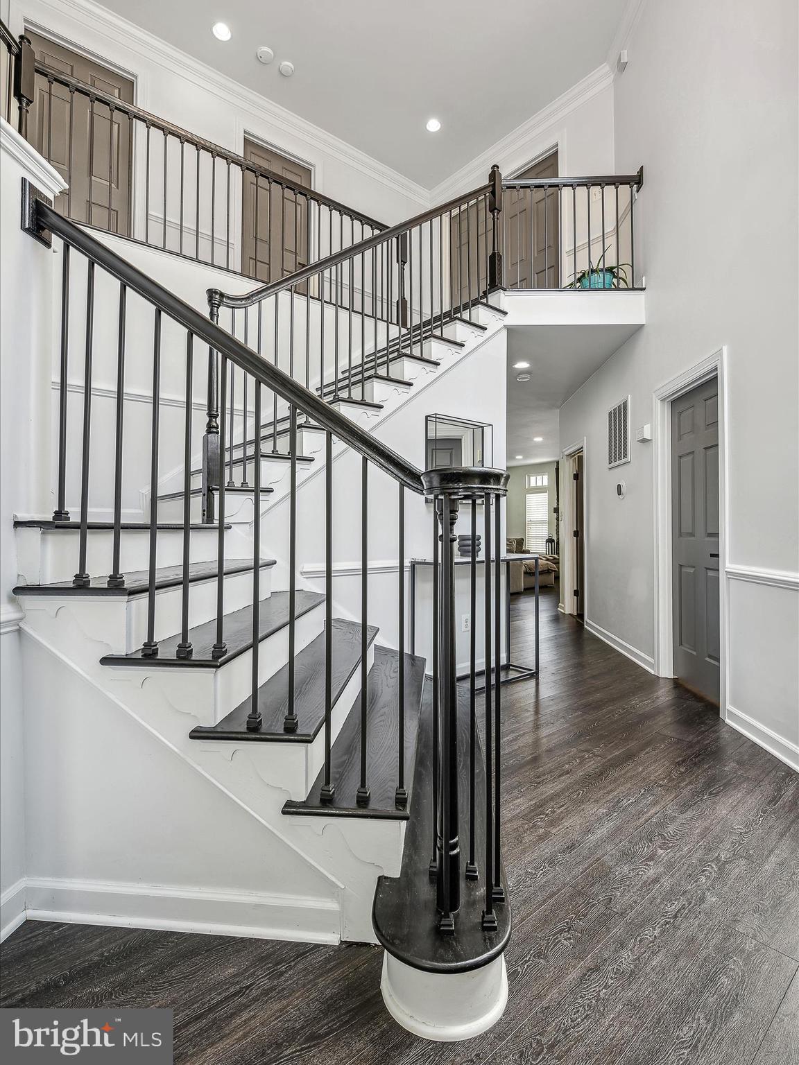 VILLAGE OF WASHINGTON TRAIL - Residential