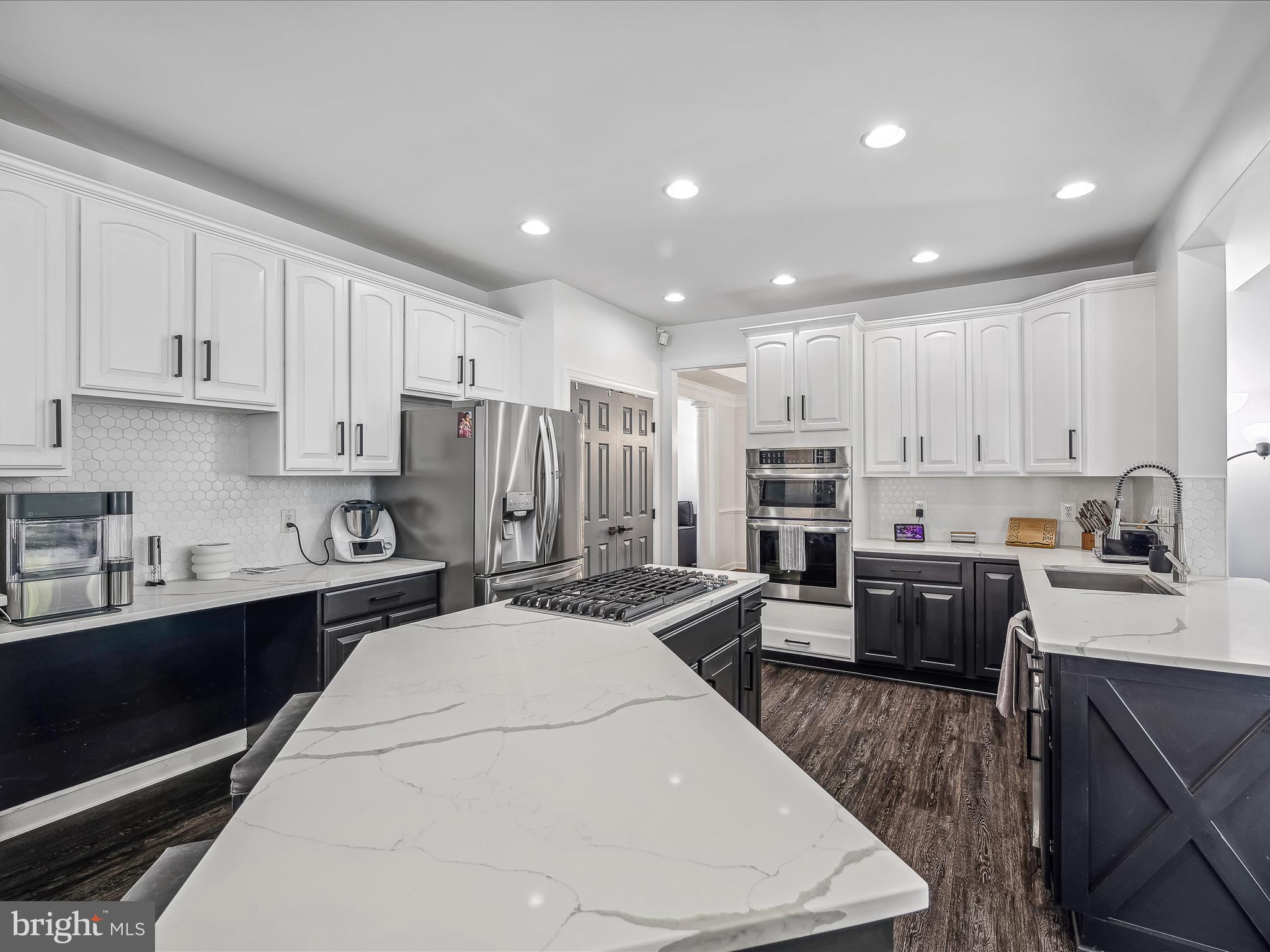 VILLAGE OF WASHINGTON TRAIL - Residential